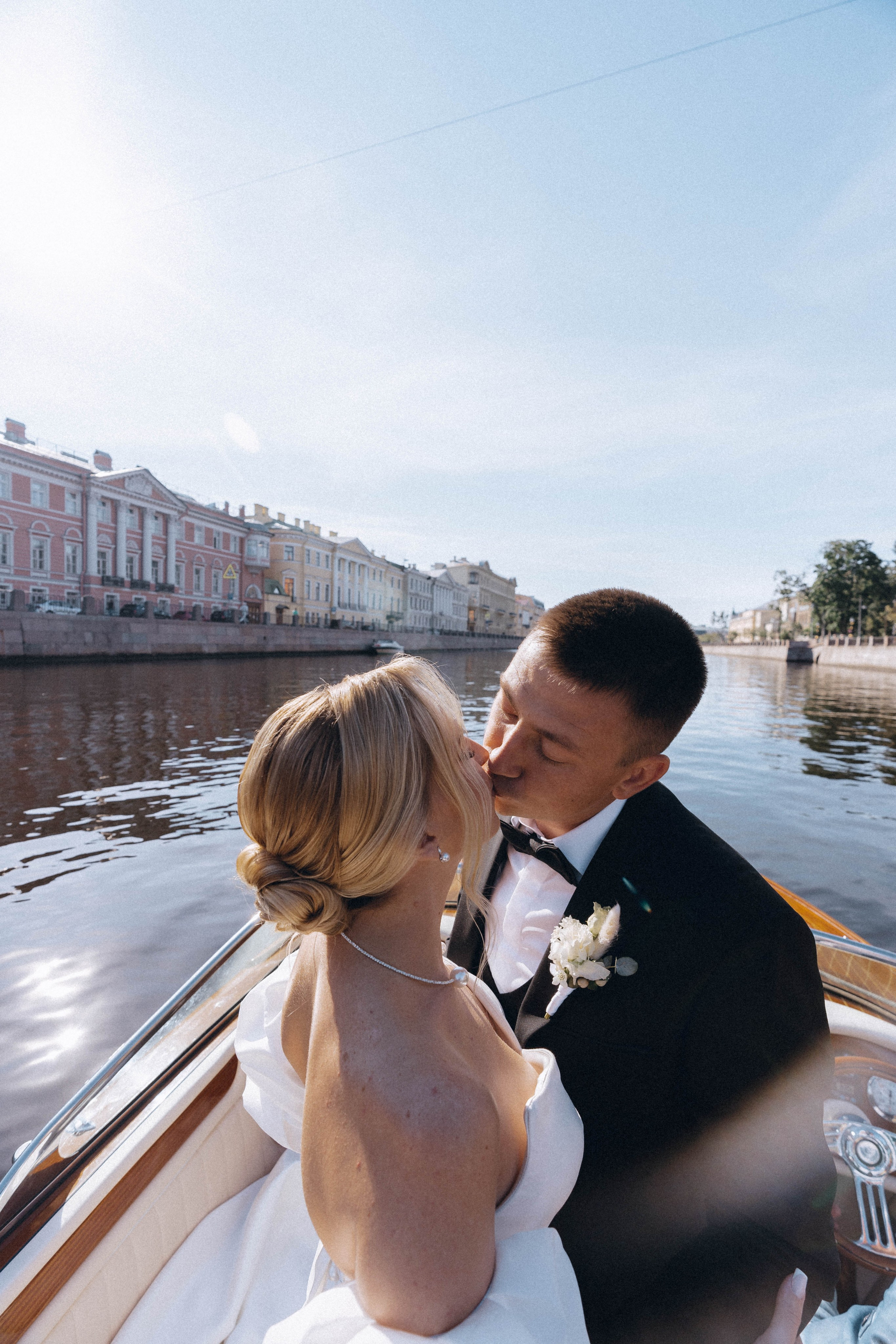 СВАДЕНБНАЯ СЬЕМКА НА КАТЕРЕ ПО КАНАЛАМ САНКТ-ПЕТЕРБУРГА И В АКВАТОРИИ НЕВЫ. Профессиональный фотограф, Санкт-Петербург — Виктория Богомолова