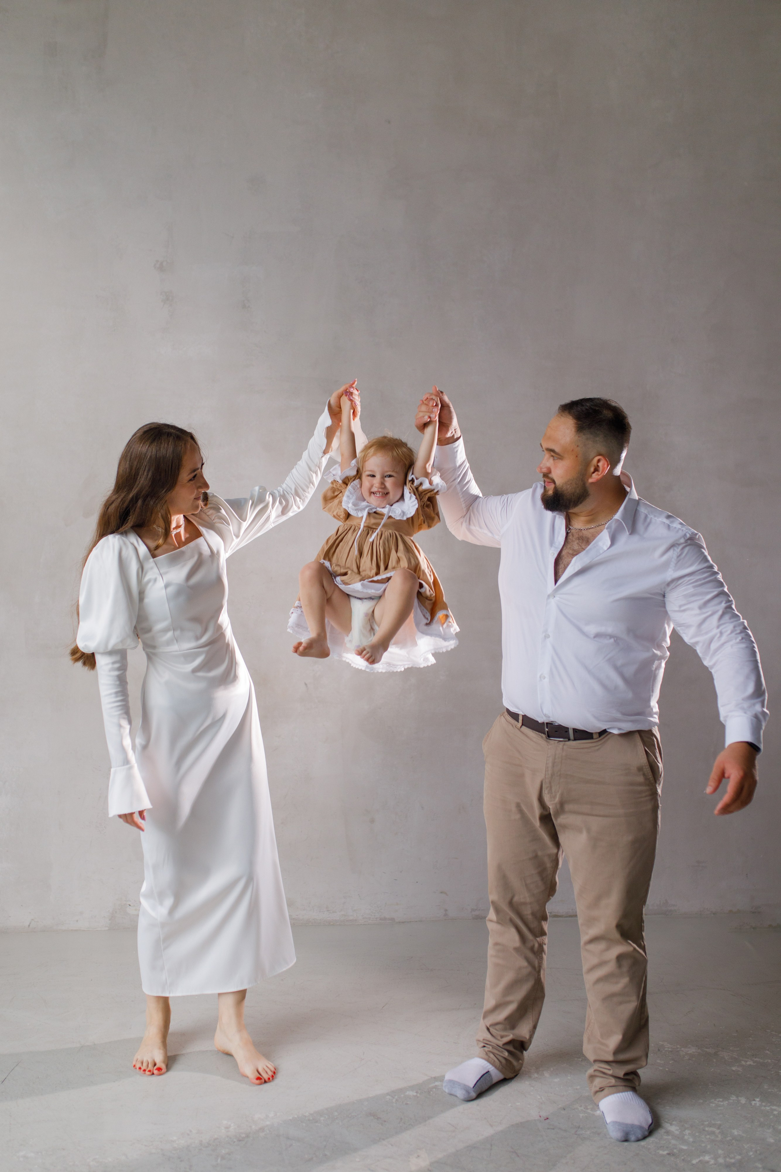 Семейная фотосессия в студии 2 года Валерии. Фотограф в Уфе Ирина Идрисова