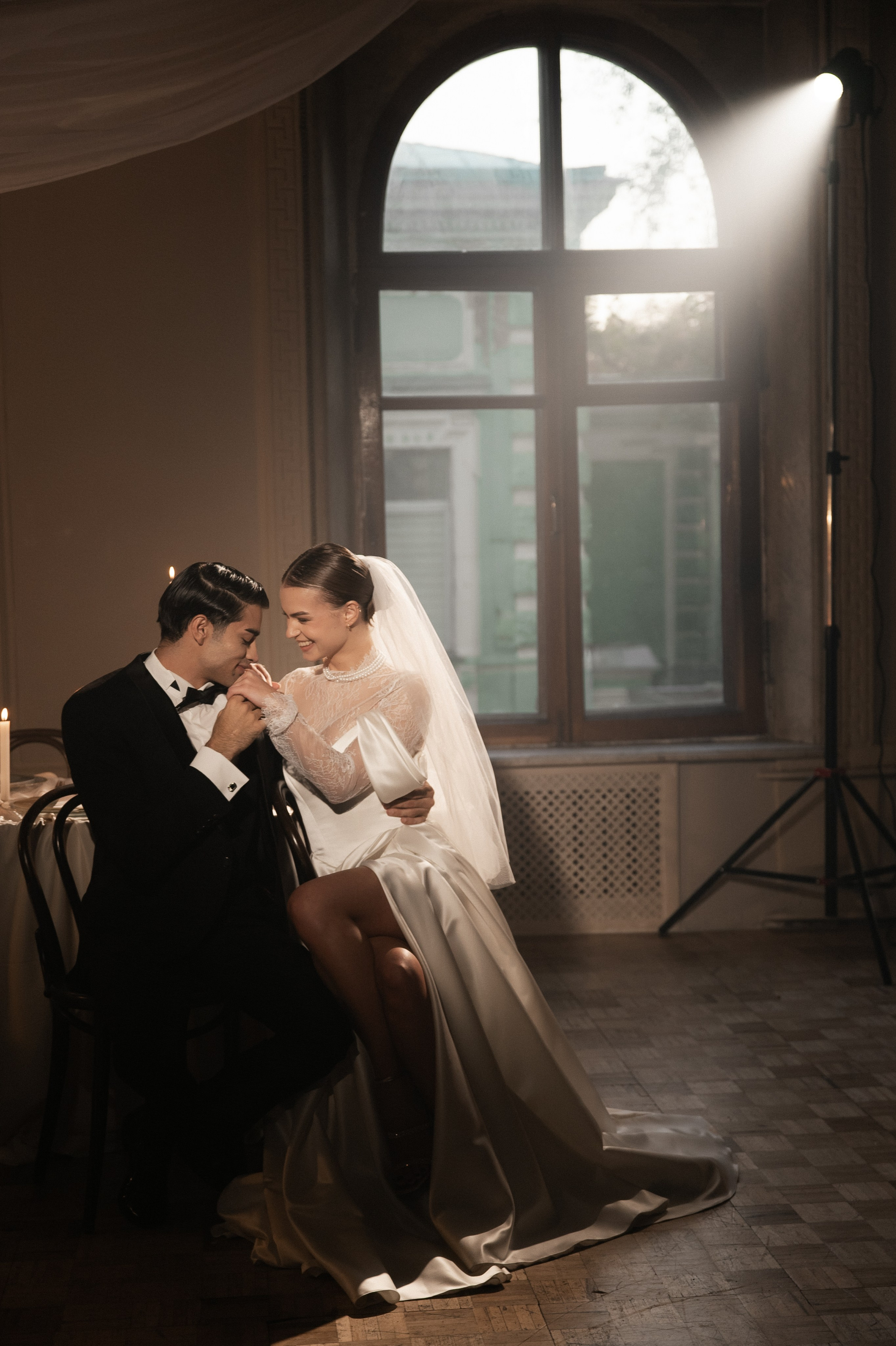 Камерный свадебный ужин при свечах в старинном особняке в фотостудии 21. Kult. Ярослава Ерина — свадебный фотограф в Москве