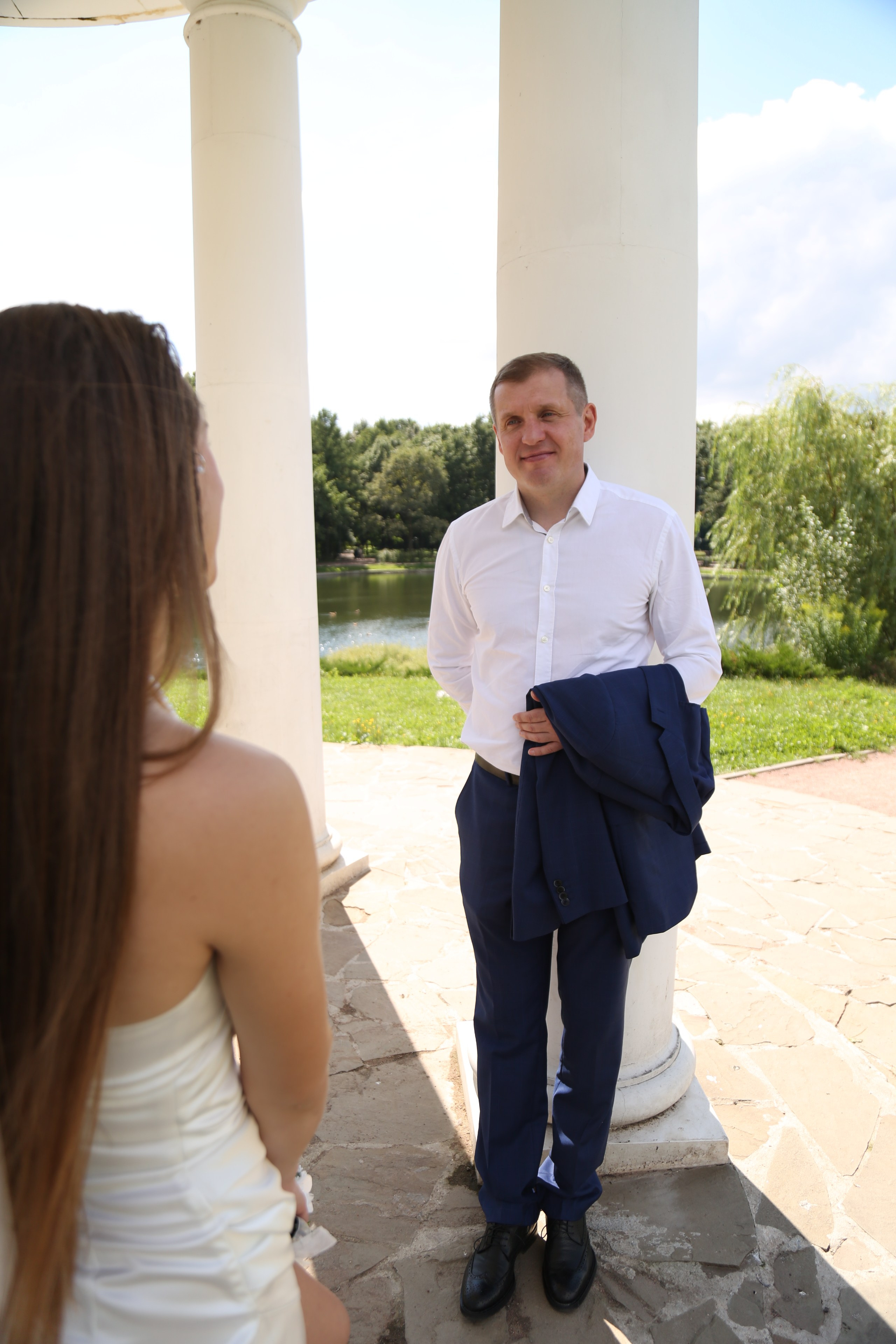 ЗАГС Савёловский свадебная фотосессия и прогулка в парке Дубки для Александра и Анастасии. Фотосессия в студии в Москве от профессионального фотографа услуги по доступным ценам