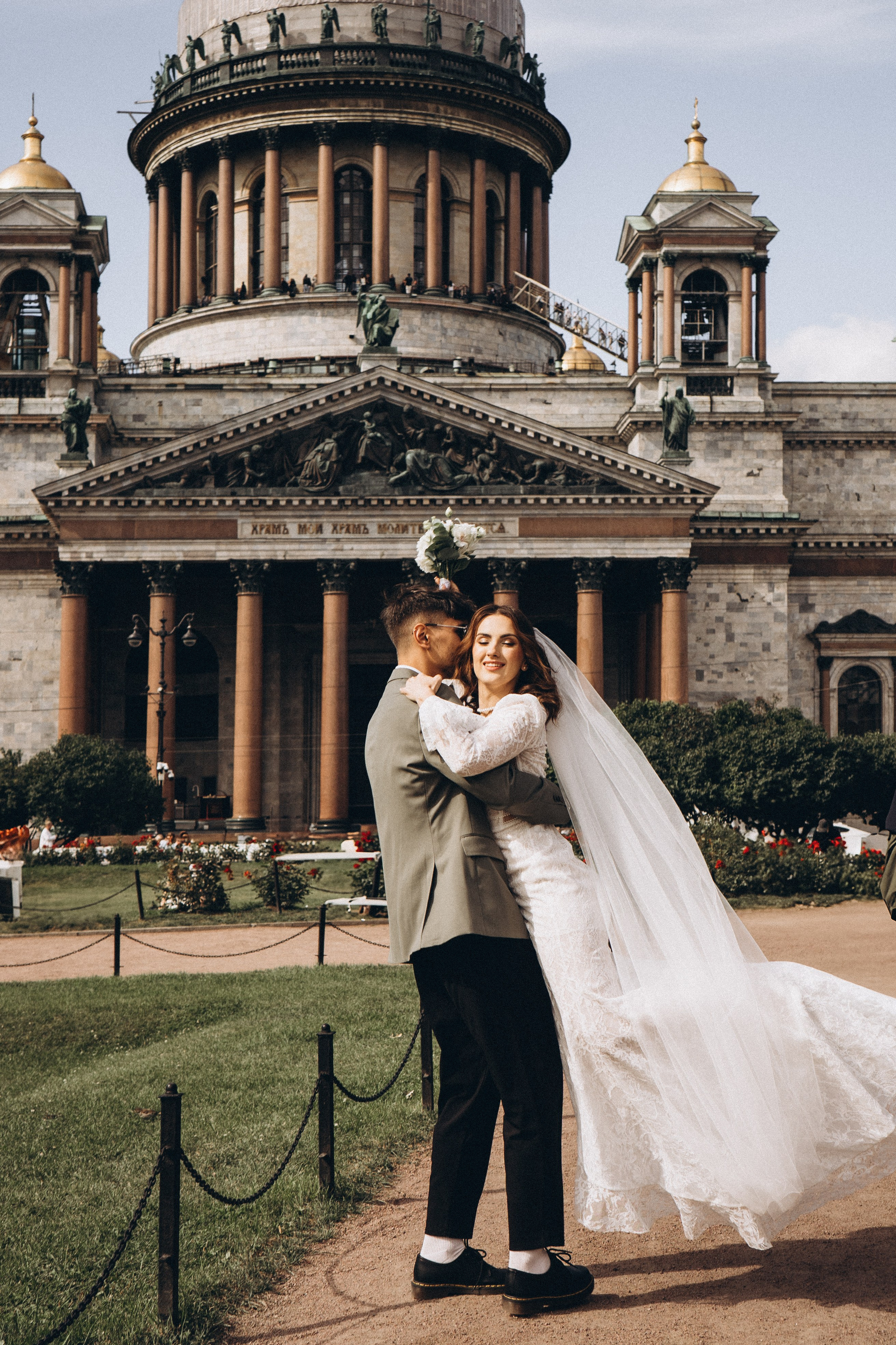 СВАДЕБНАЯ ПРОГУЛКА ВОЗЕ ИСАИКЕВСКОГО СОБОРА АСТОРИИ И ЗАКОНОДАЛЕТНОГО СОБРАНИЯ. Профессиональный фотограф, Санкт-Петербург — Виктория Богомолова