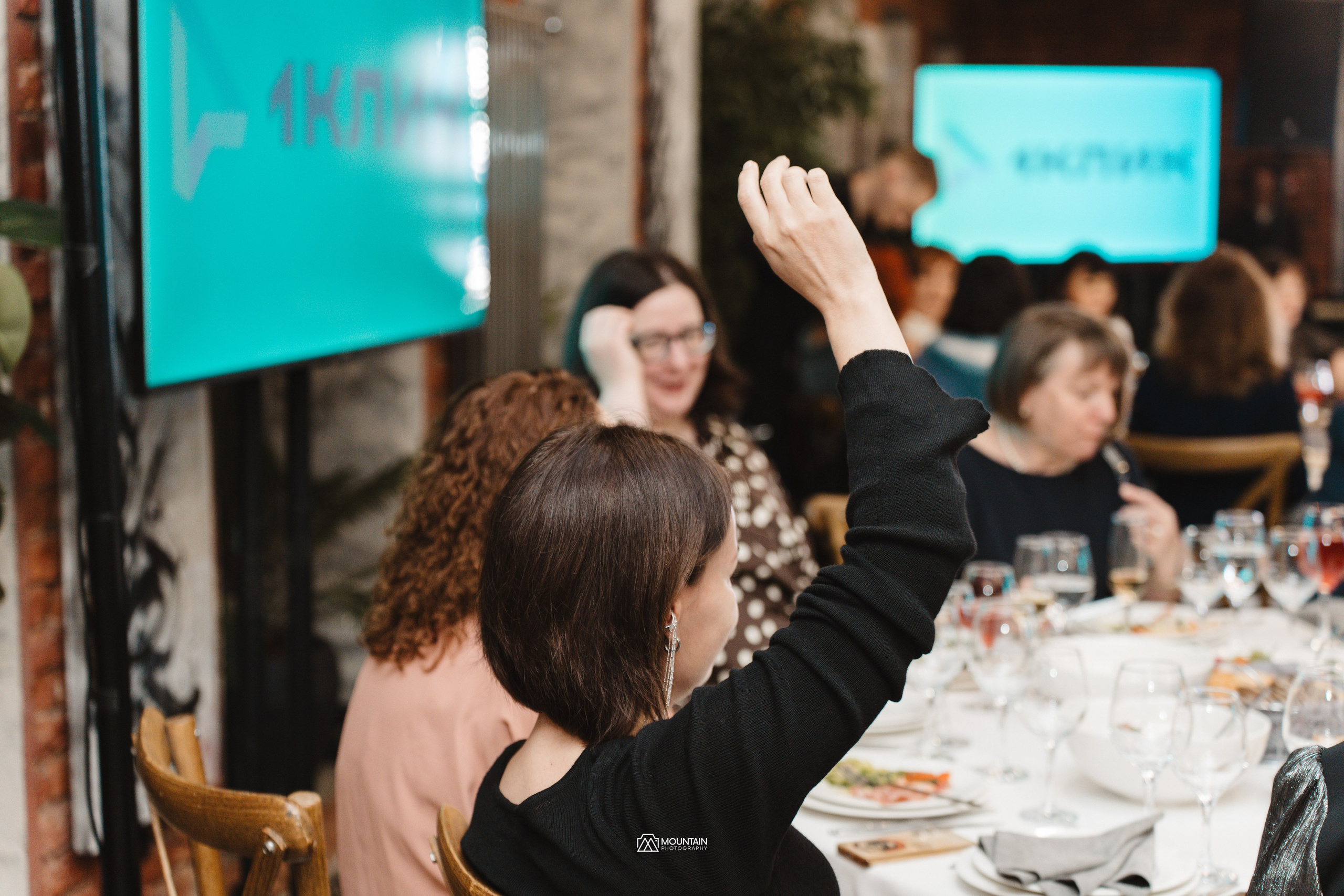 1klick End of year Party. Я занимаюсь событийной, свадебной, товарной, студийной… фотографией