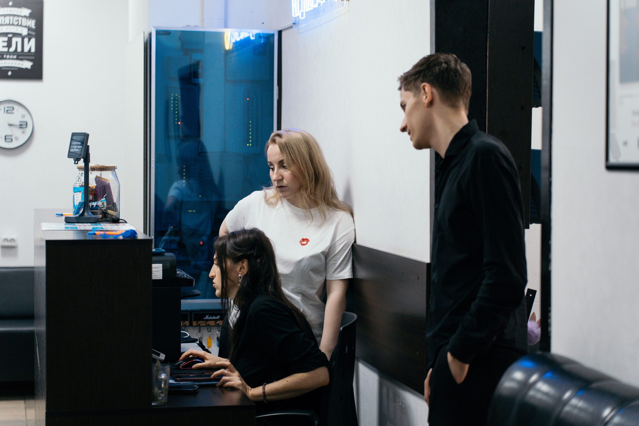 Hi Music. Я занимаюсь событийной, свадебной, товарной, студийной… фотографией