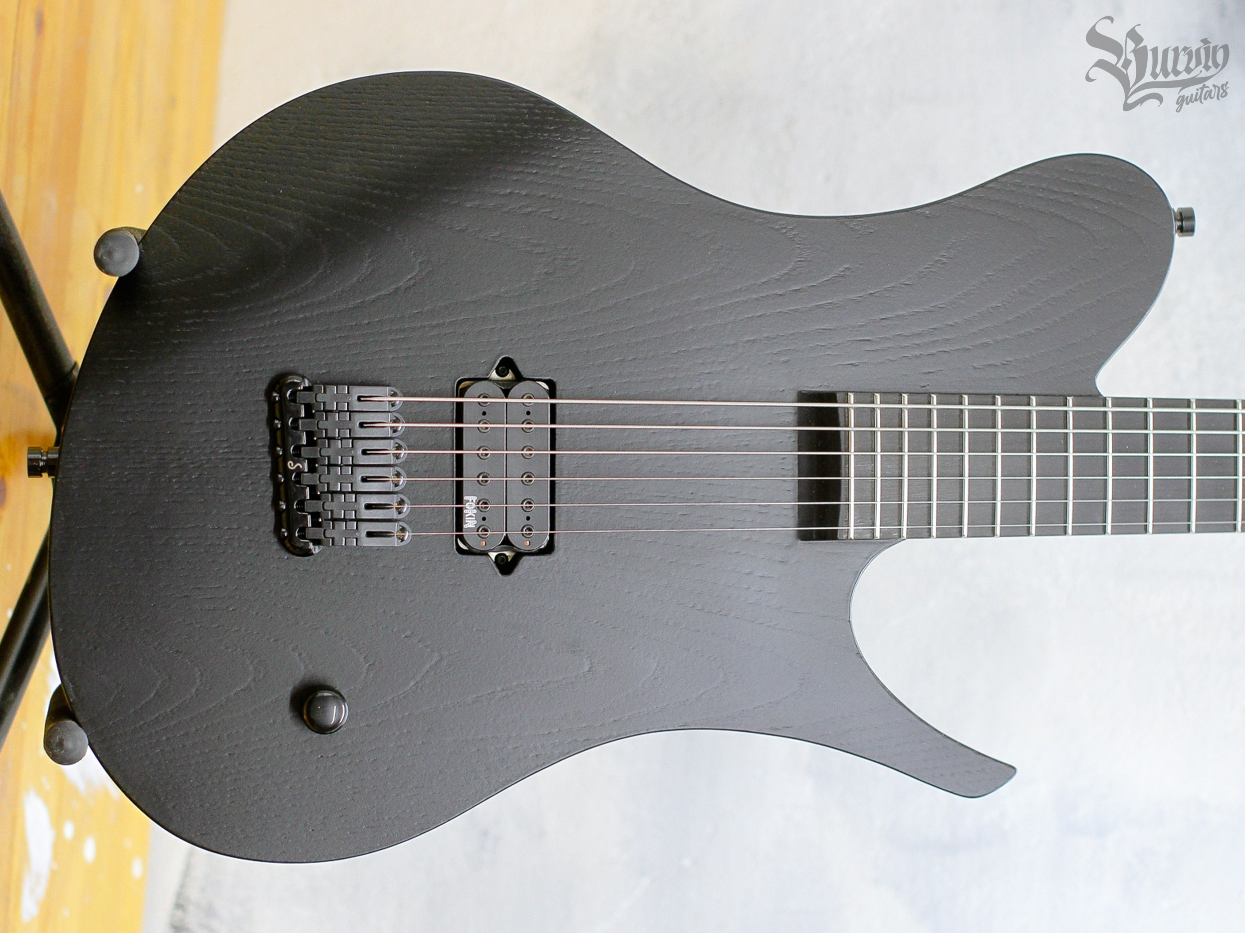 019 Zlaya Sobaka. Master of making guitars and basses to order