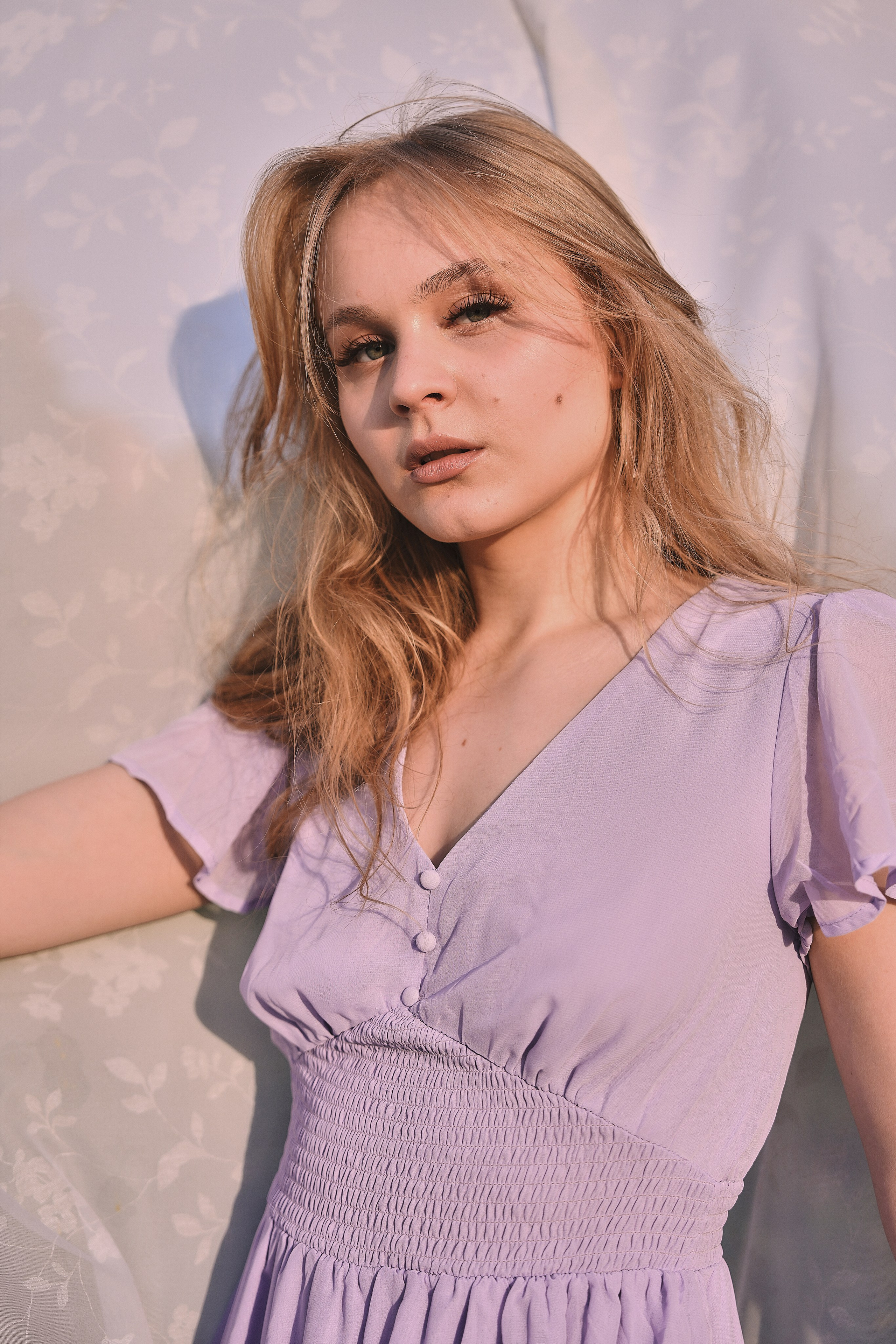 Съемка Кати в поле с тюлью. Фотограф Светлана Боровикова в Домодедове