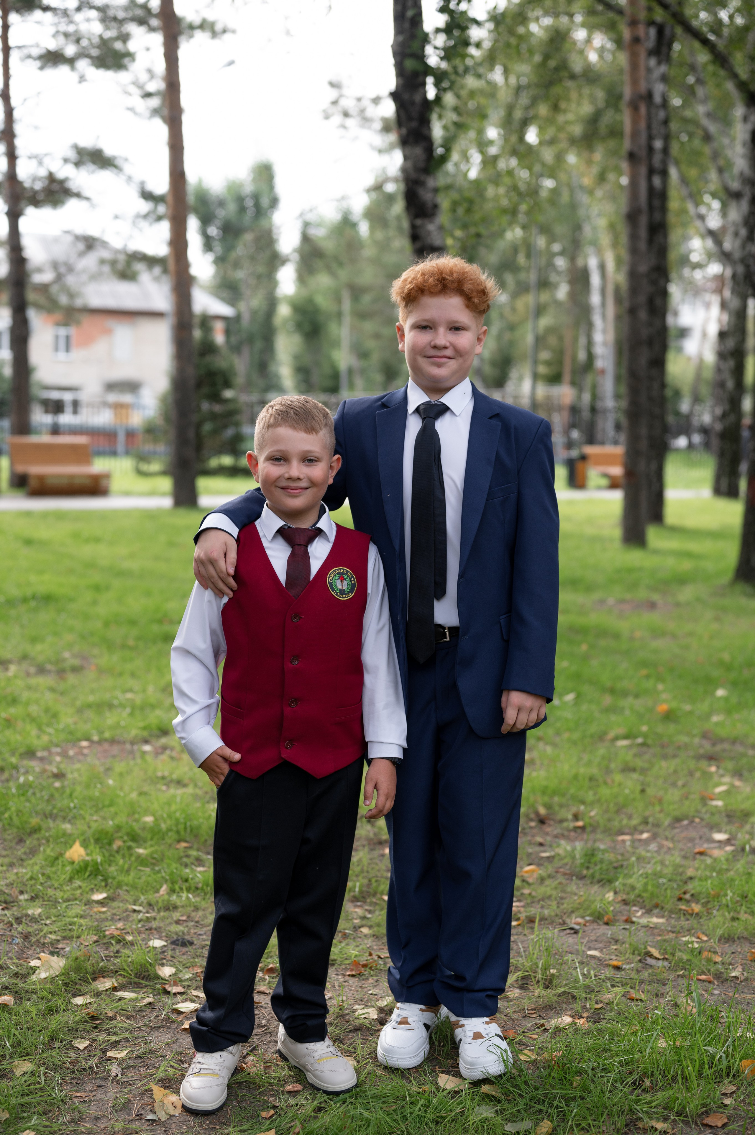 1 сентября 16 гимназия 2 класс (линейка + в классе+ на улице). Фотограф новорожденных, семейный детский в Тюмени Татьяна Морозова