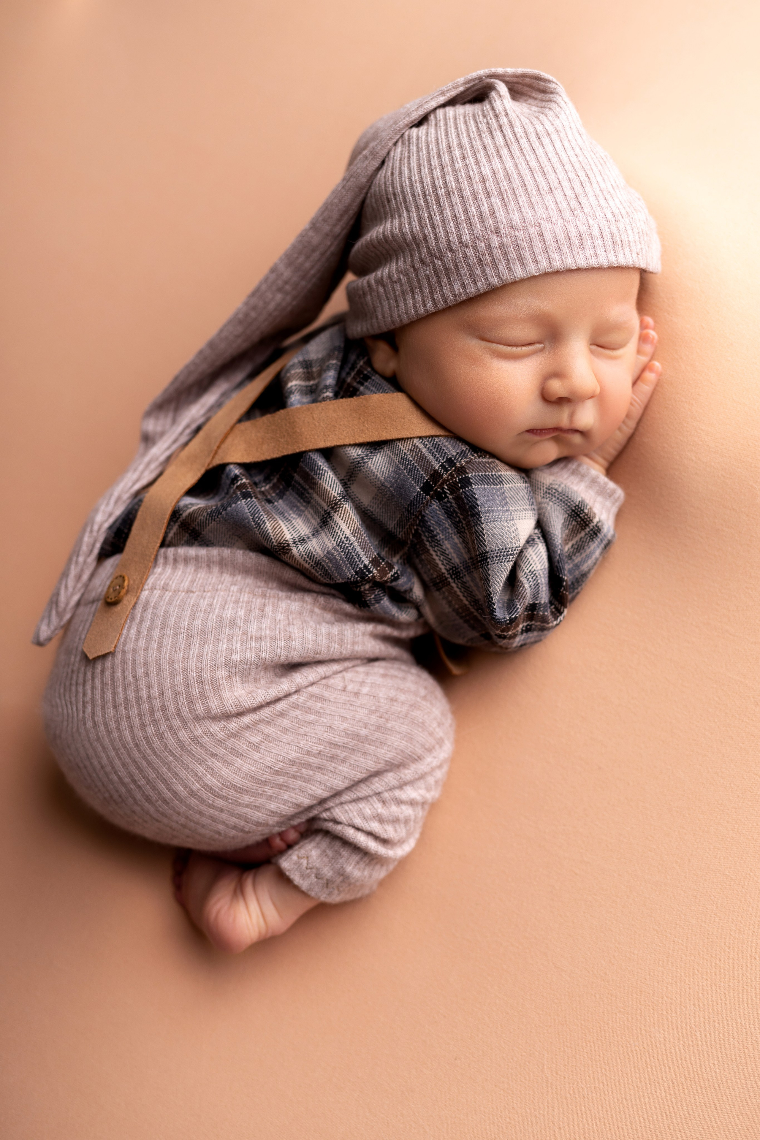 Классическая фотосессия малыша. Фотограф новорожденных малышей в Омске и Омской области Эльвира Камаева