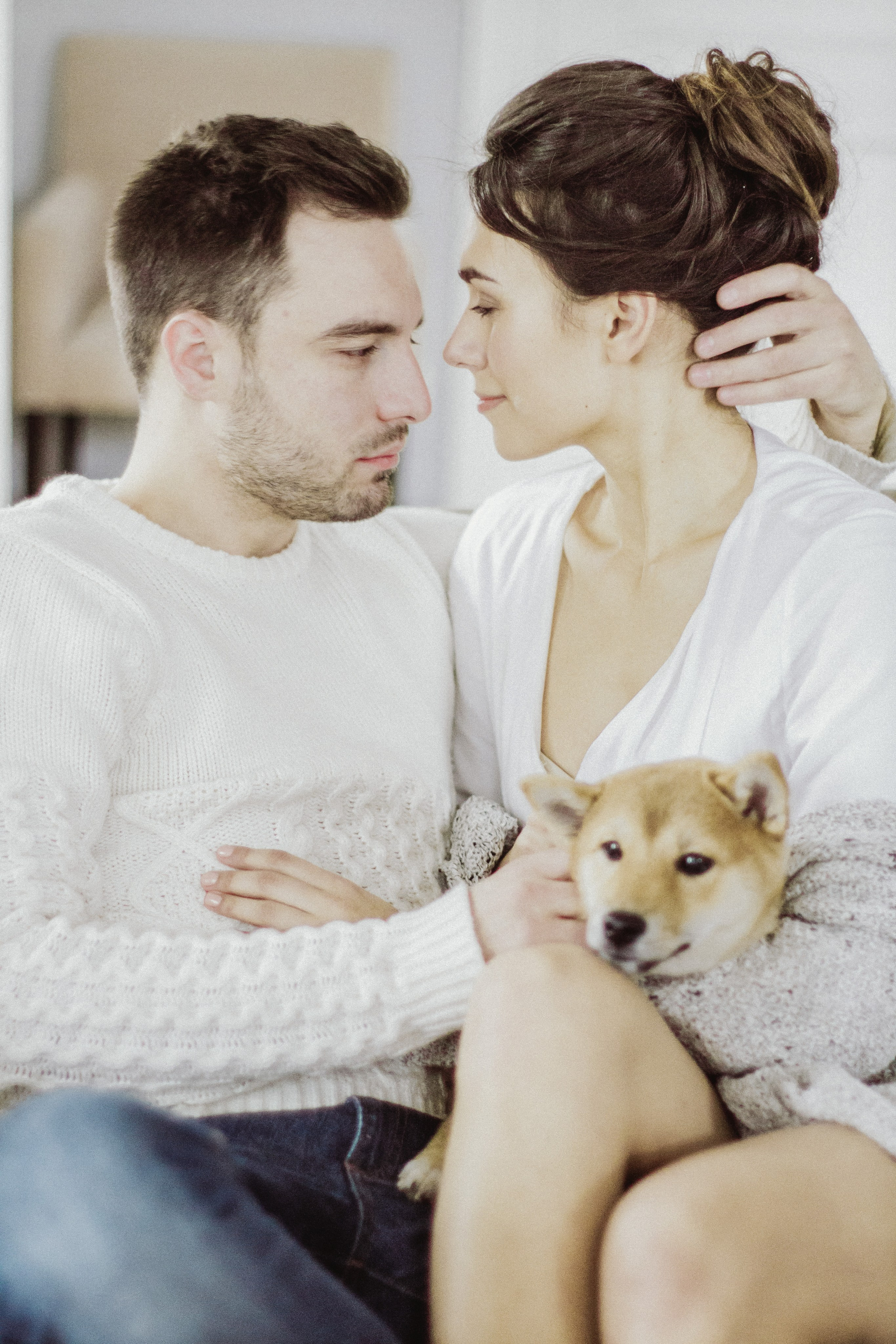 Уютная зимняя фотосессия для двоих дома