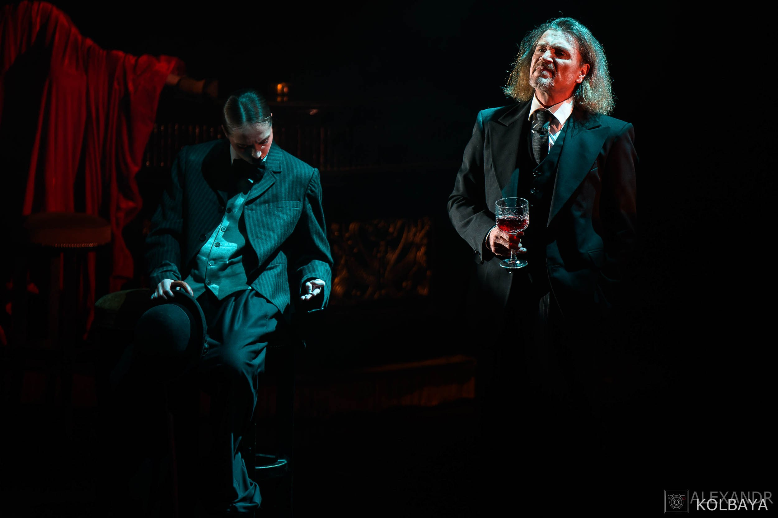 Фоторепортаж со спектакля Ночь в Лиссабоне в театре Модерн. Концертный и театральный репортажный фотограф в Москве Александр Колбая