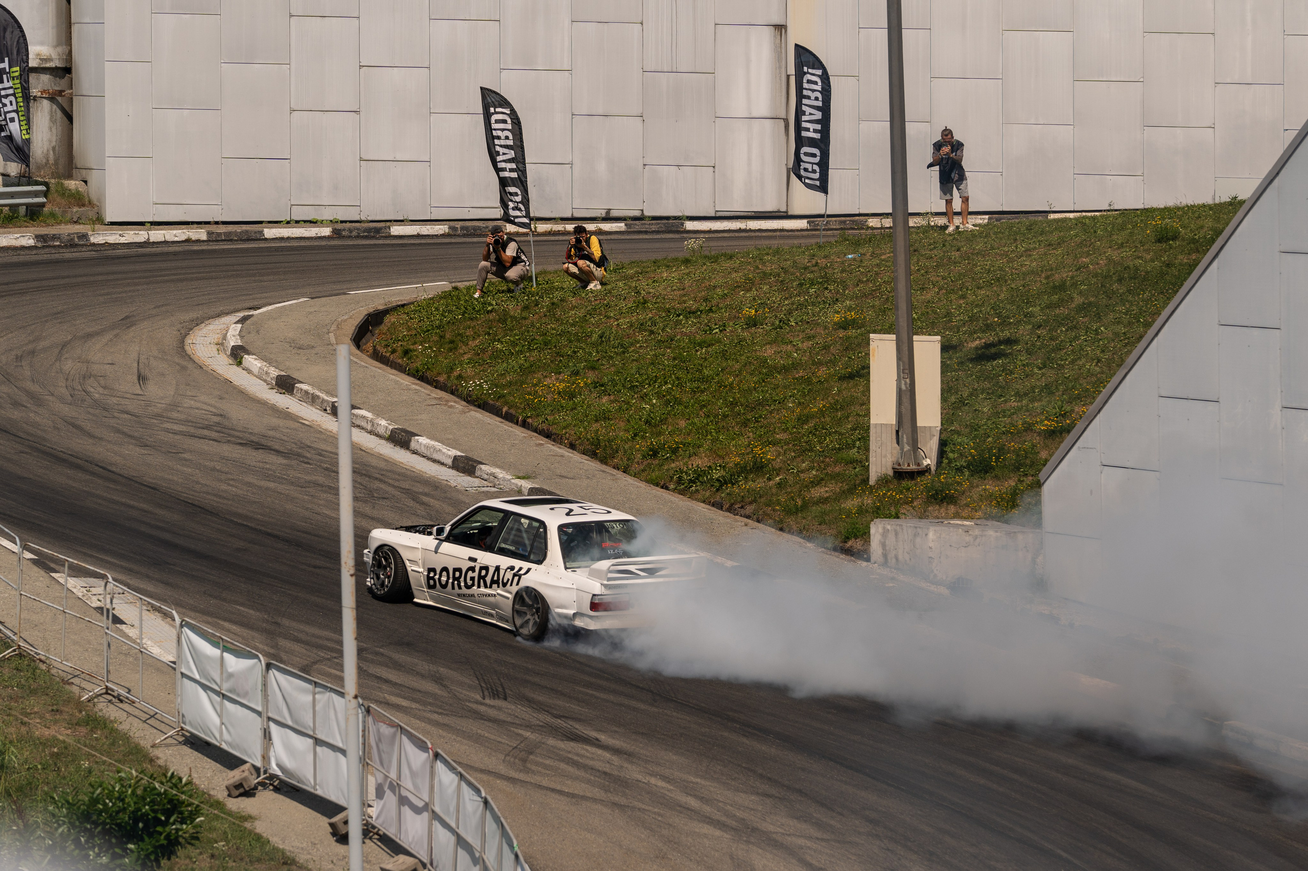 Автомобильные дрифт-гонки в рамках фестиваля Grounded 2024. Репортажный фотограф в Красной Поляне и Сочи Павлюченко Екатерина