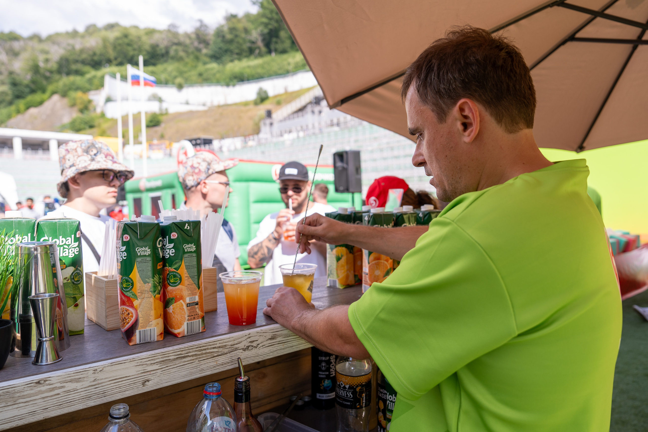 Фотоотчет партнеской интеграции для сети «Пятерочка» на фестивале «Grounded». Репортажный фотограф в Красной Поляне и Сочи Павлюченко Екатерина