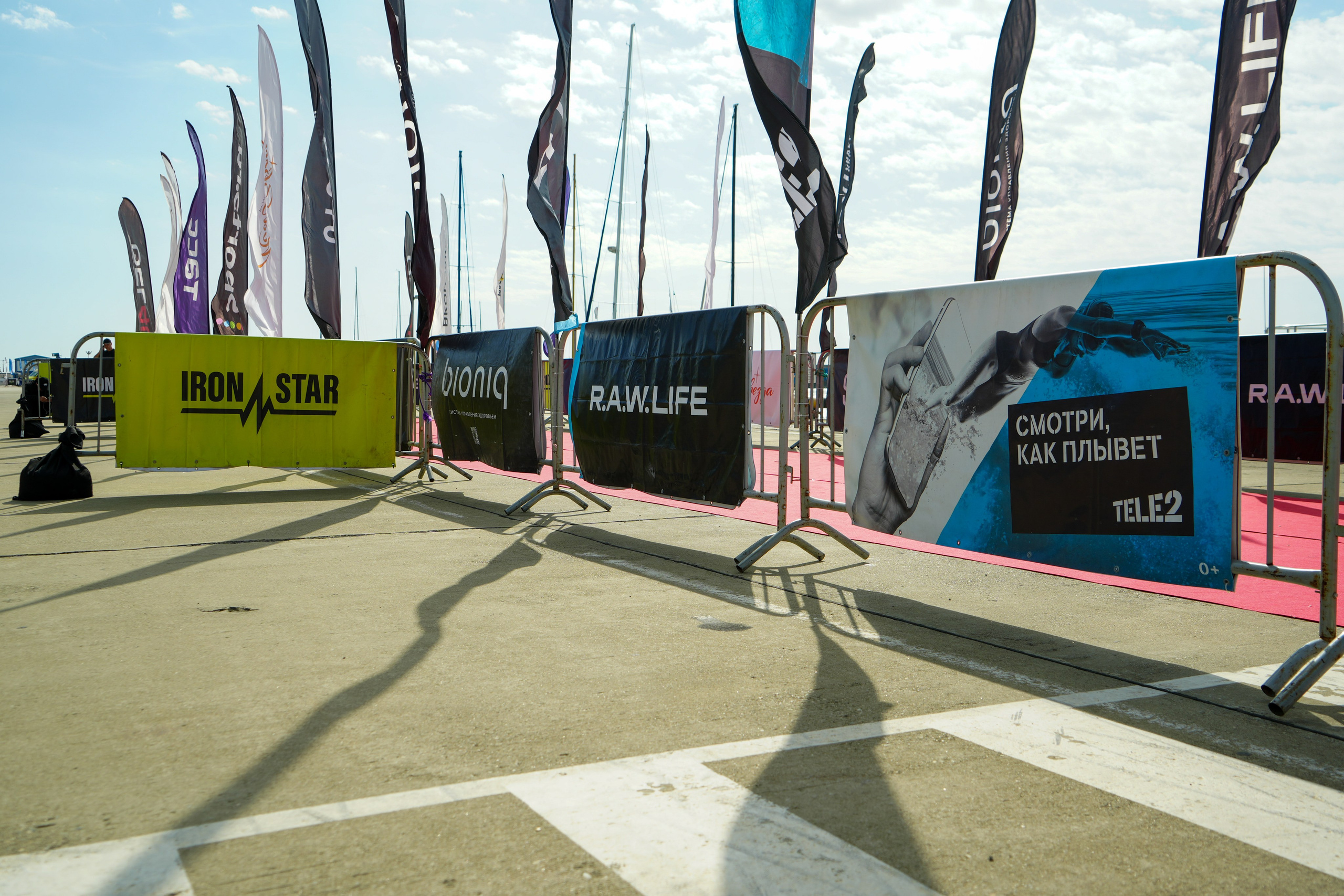 Фотоотчет партнерской интеграции для компании TELE2 на фестивале Ironstar. Репортажный фотограф в Красной Поляне и Сочи Павлюченко Екатерина