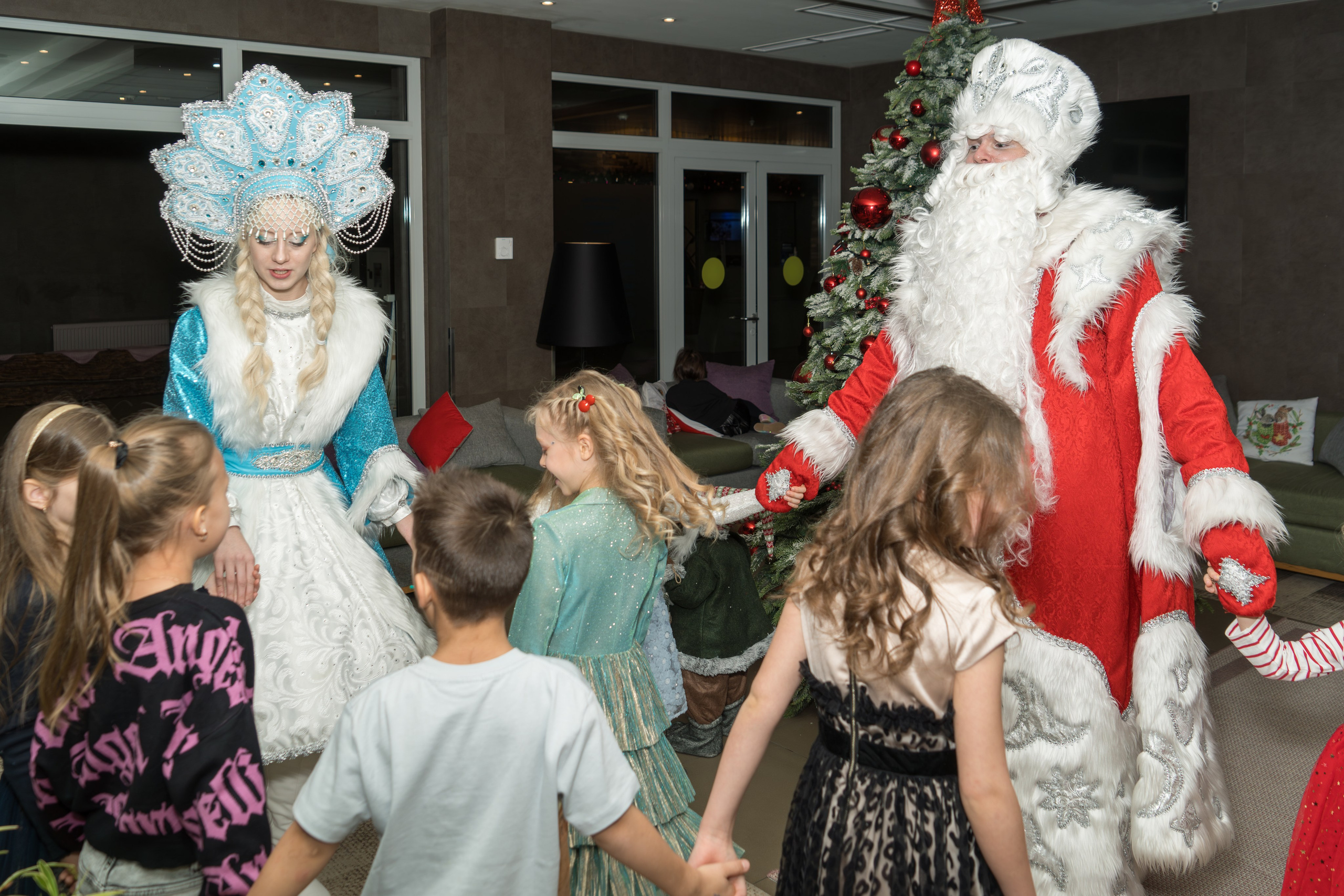 Новый год 2024 в ресторане Эрбелия. Репортажный фотограф в Красной Поляне и Сочи Павлюченко Екатерина