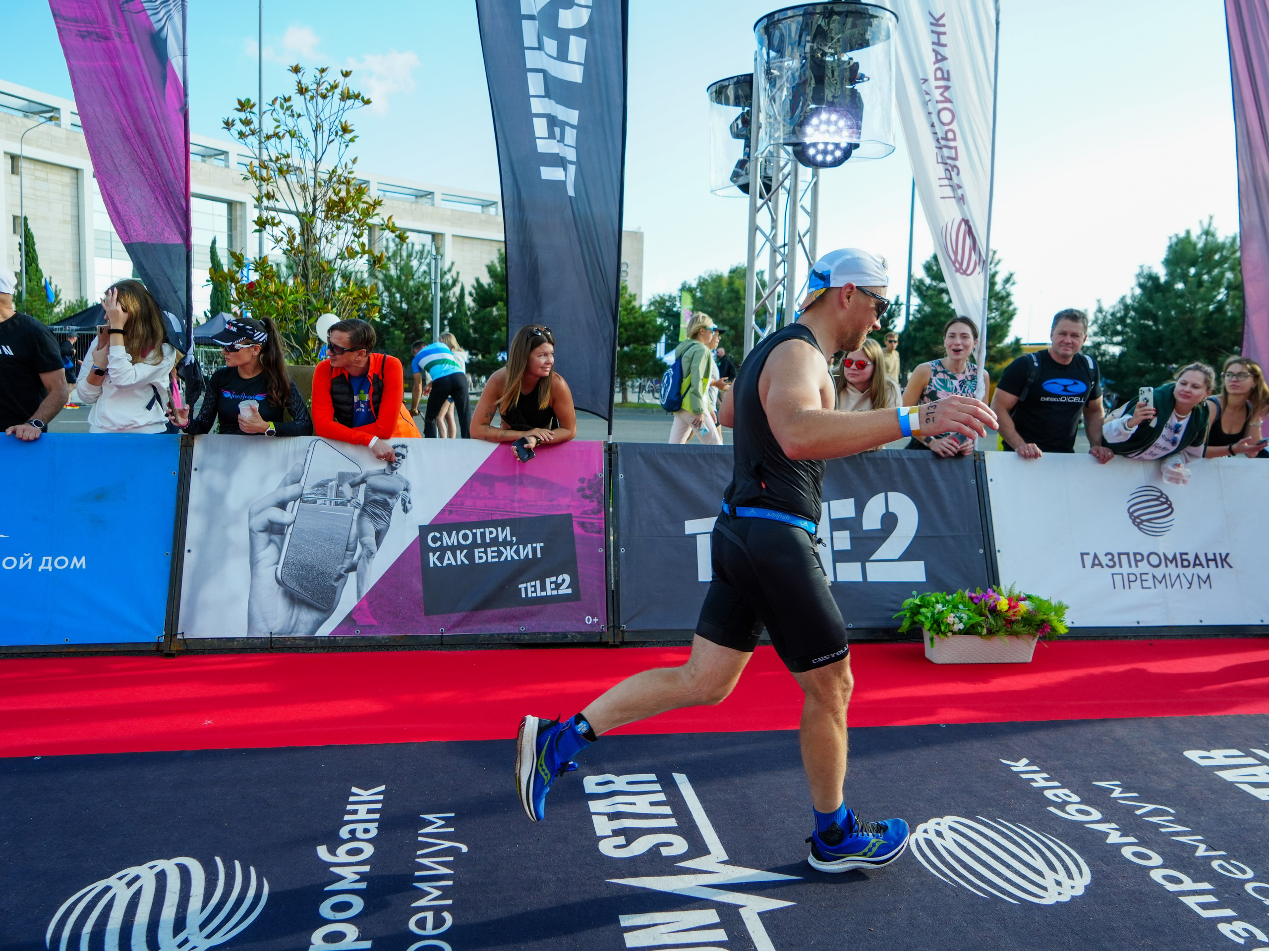 Фотоотчет партнерской интеграции для компании TELE2 на фестивале Ironstar. Репортажный фотограф в Красной Поляне и Сочи Павлюченко Екатерина