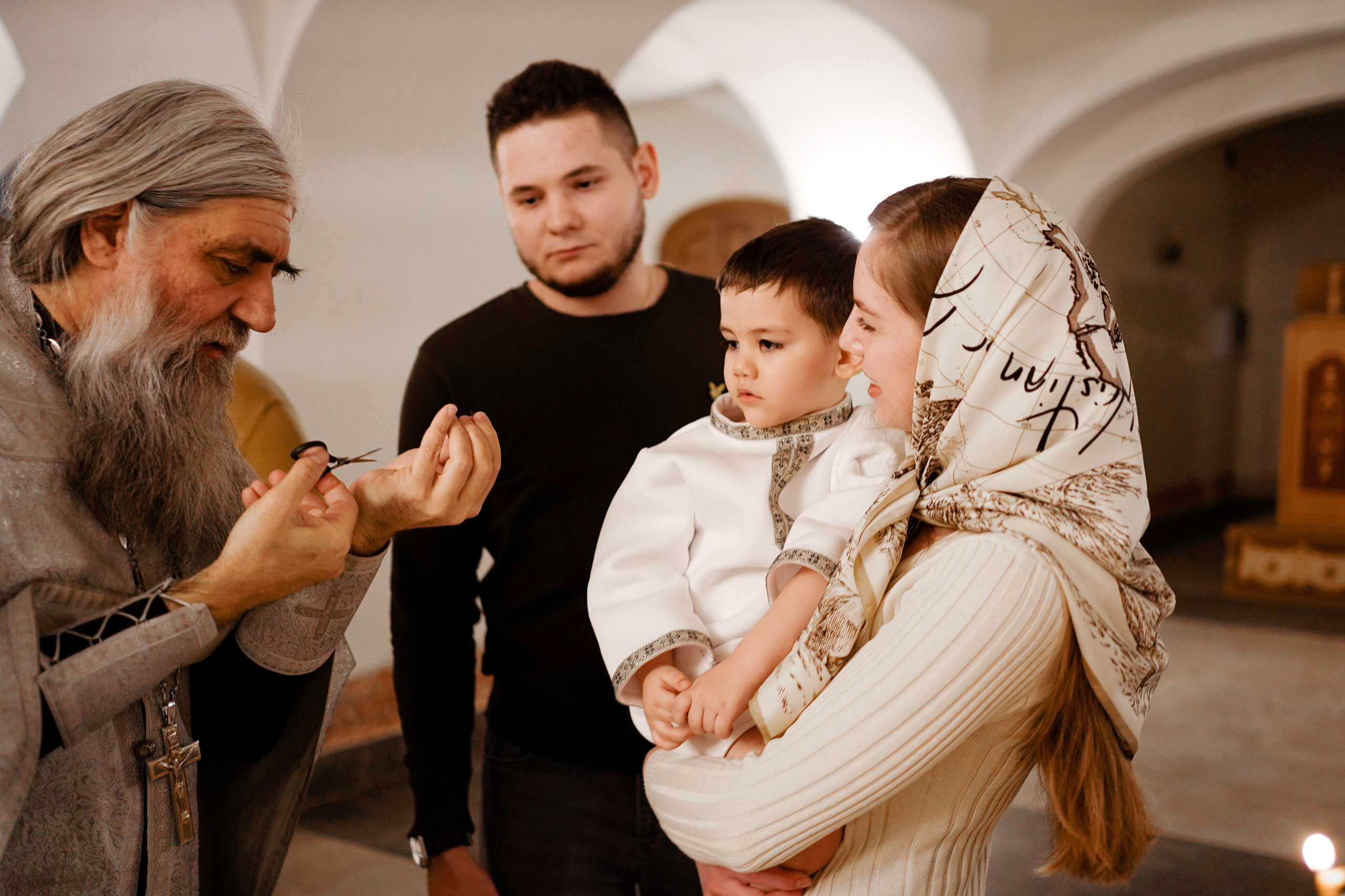 Таинство Крещения в храме Живоначальной Троицы в Троицке. Семейный и детский фотограф в Москве Екатерина Офицерова