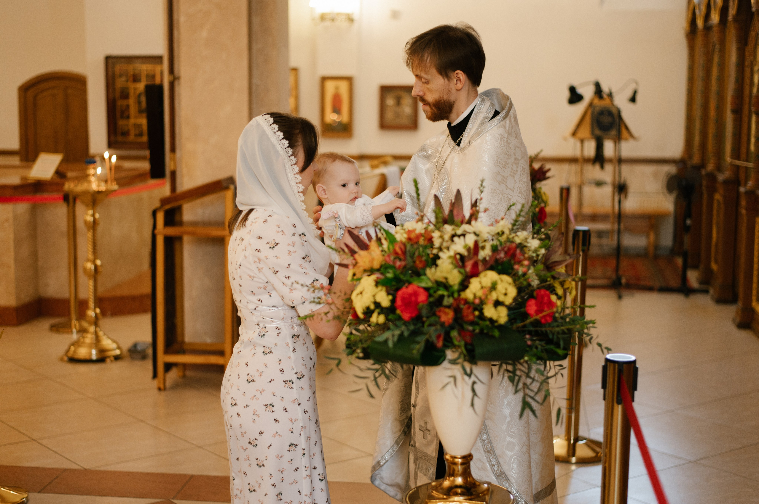 Фотограф на крещение. Фотосессия таинства крещения. Храм блаженной Матроны Московской в Дмитровском. Семейный и свадебный фотограф в Москве Татьяна Николаева