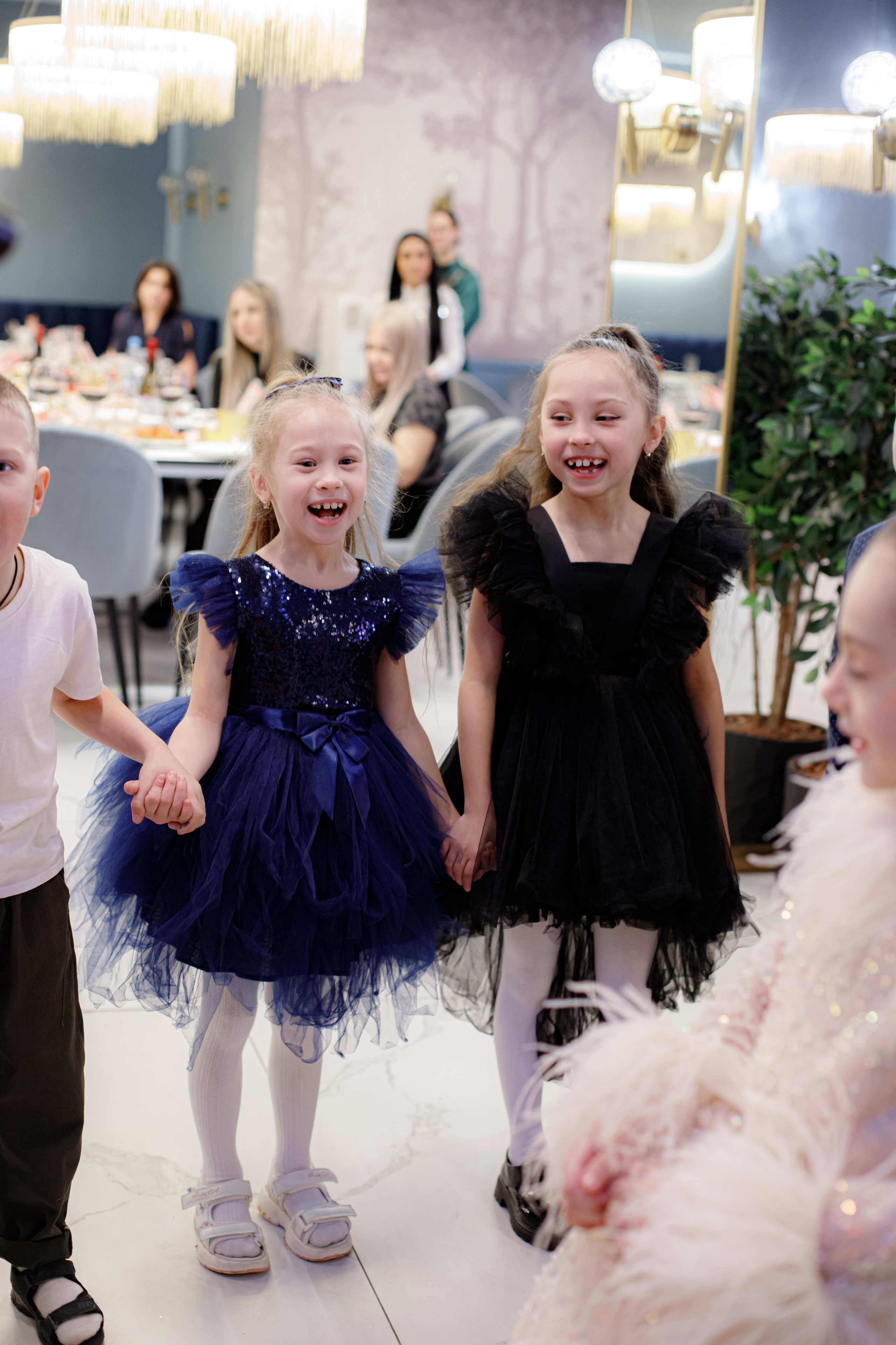 ASIA'S BIRTHDAY PARTY. Photokarish