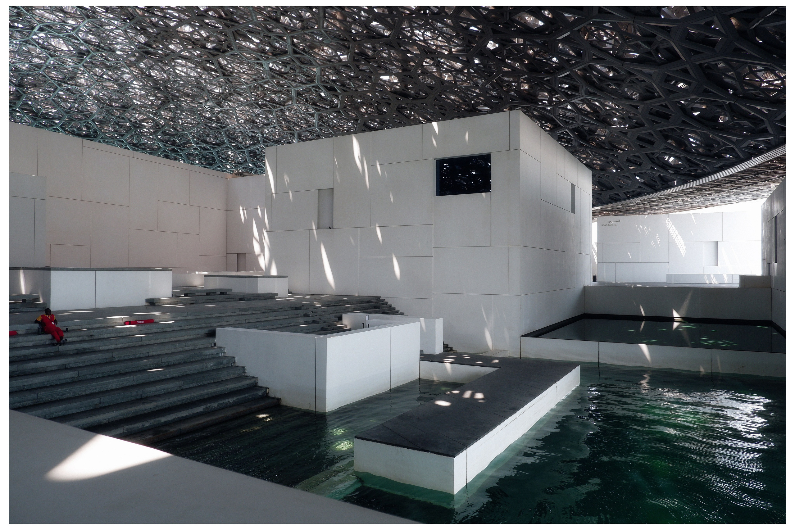 UAE. ANNA — PHOTOGRAPHER