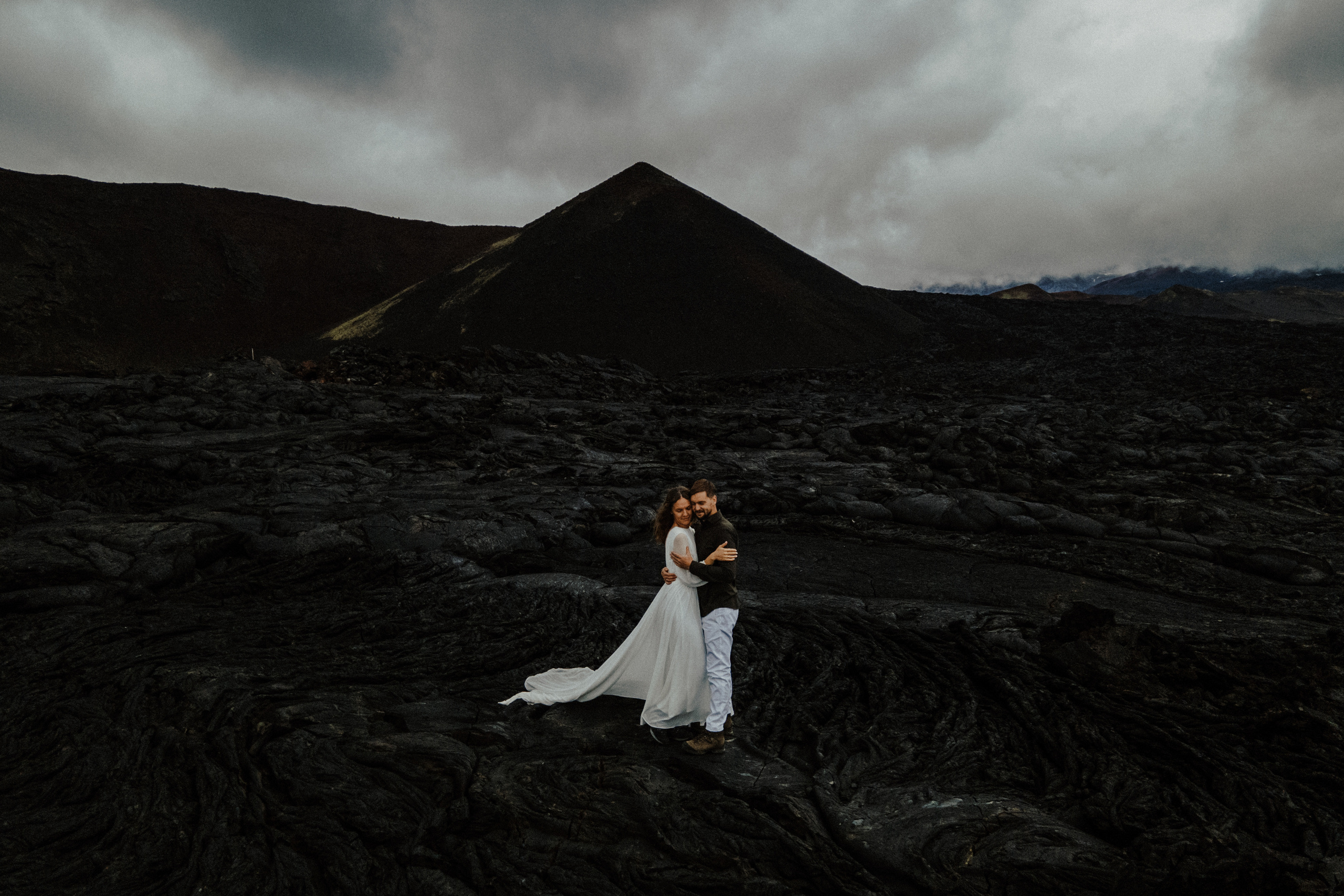 Толбачик. Свадебное фото и видео на Камчатке. Туристические маршруты