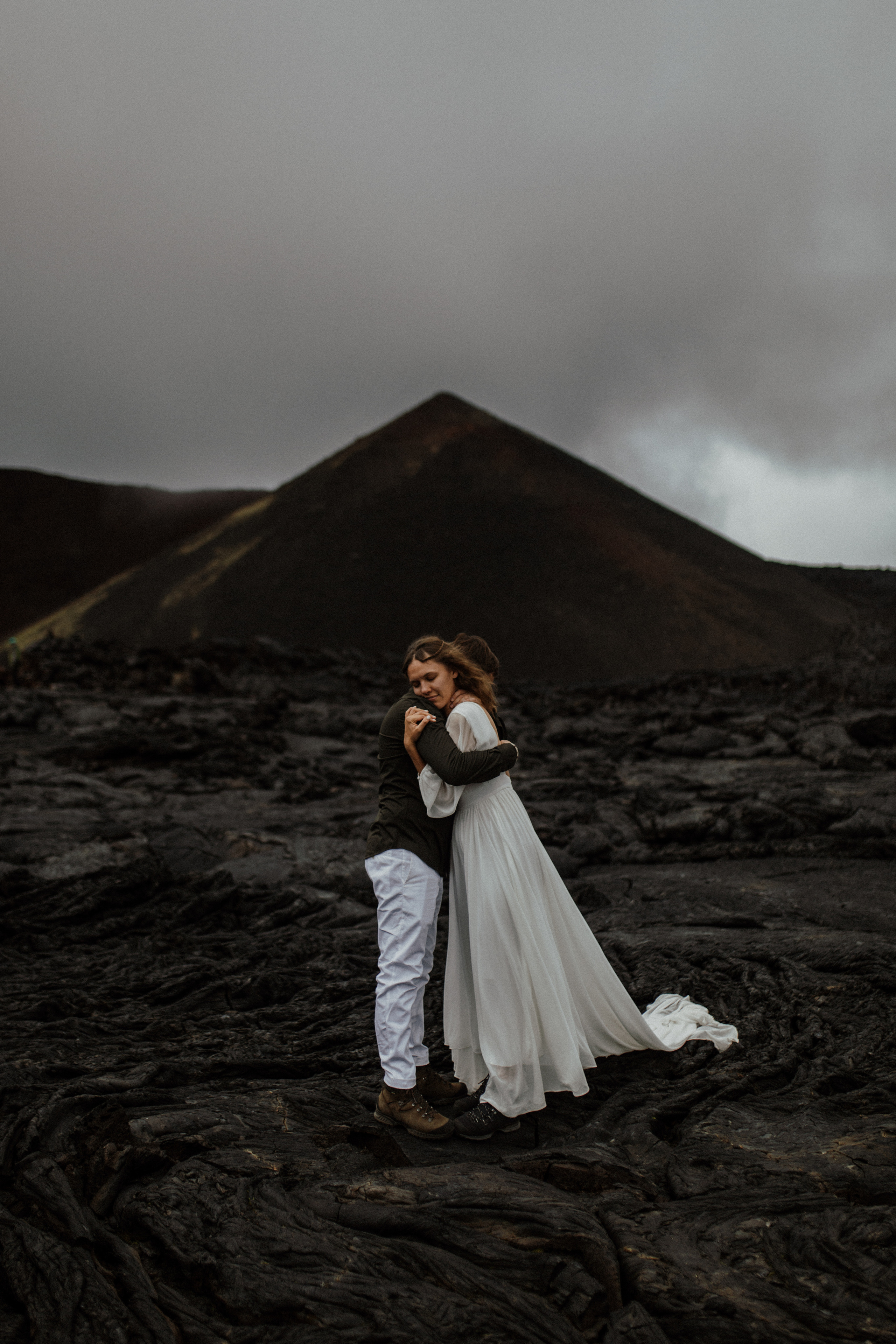 Толбачик. Свадебное фото и видео на Камчатке. Туристические маршруты