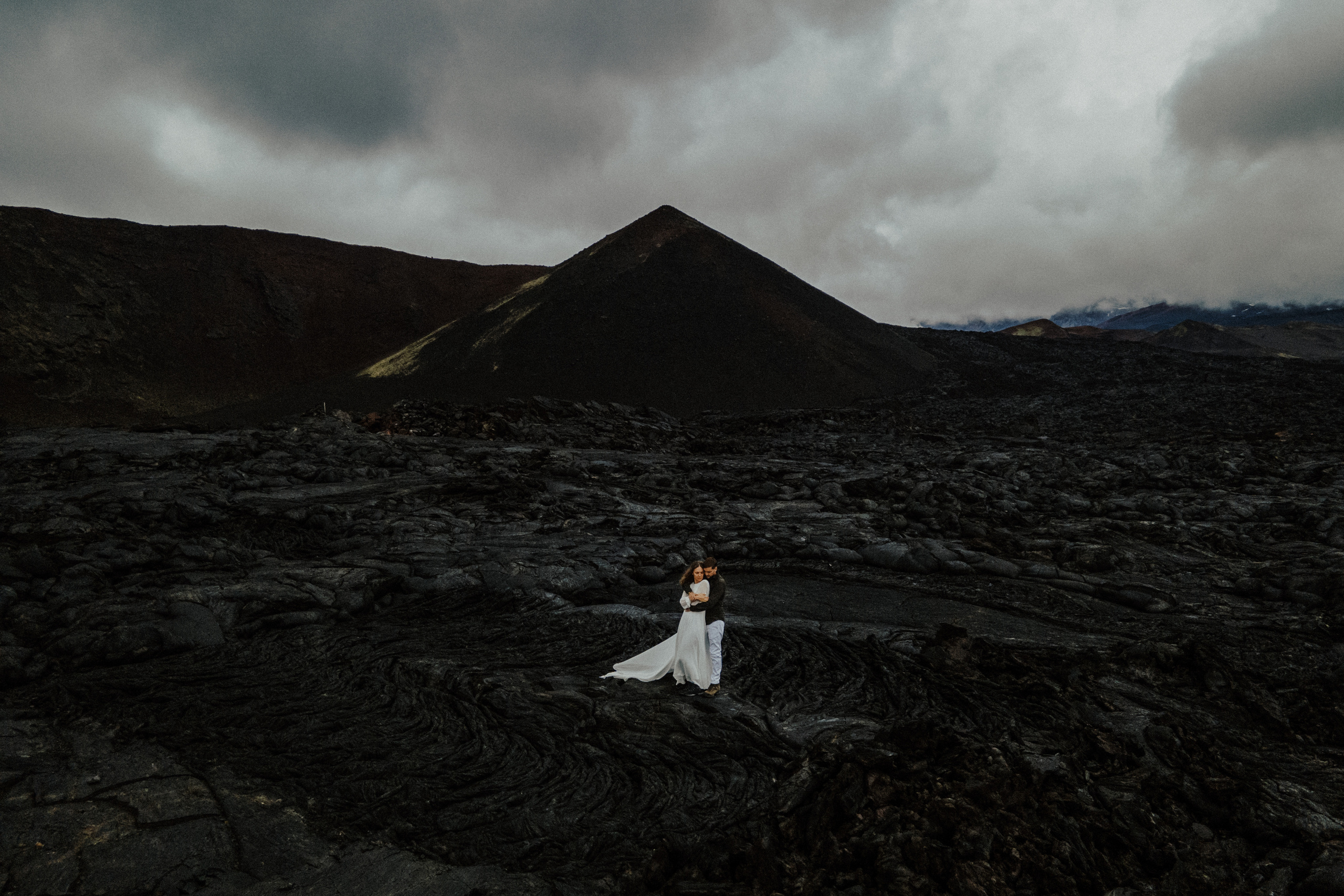Толбачик. Свадебное фото и видео на Камчатке. Туристические маршруты