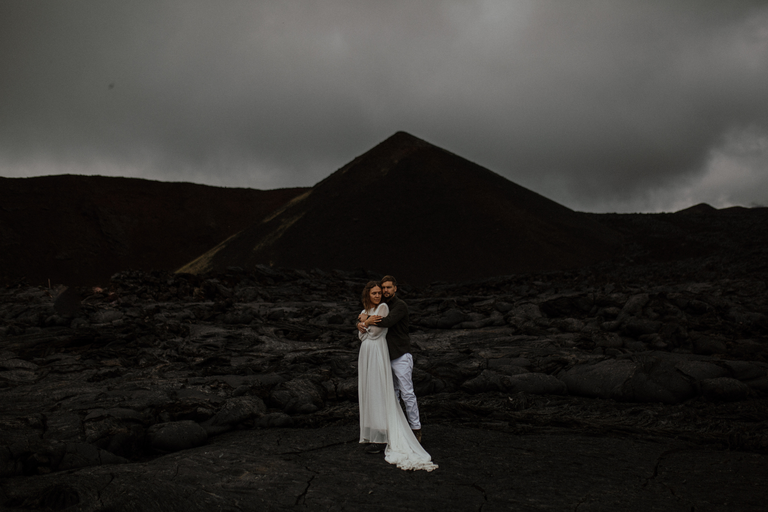 Толбачик. Свадебное фото и видео на Камчатке. Туристические маршруты
