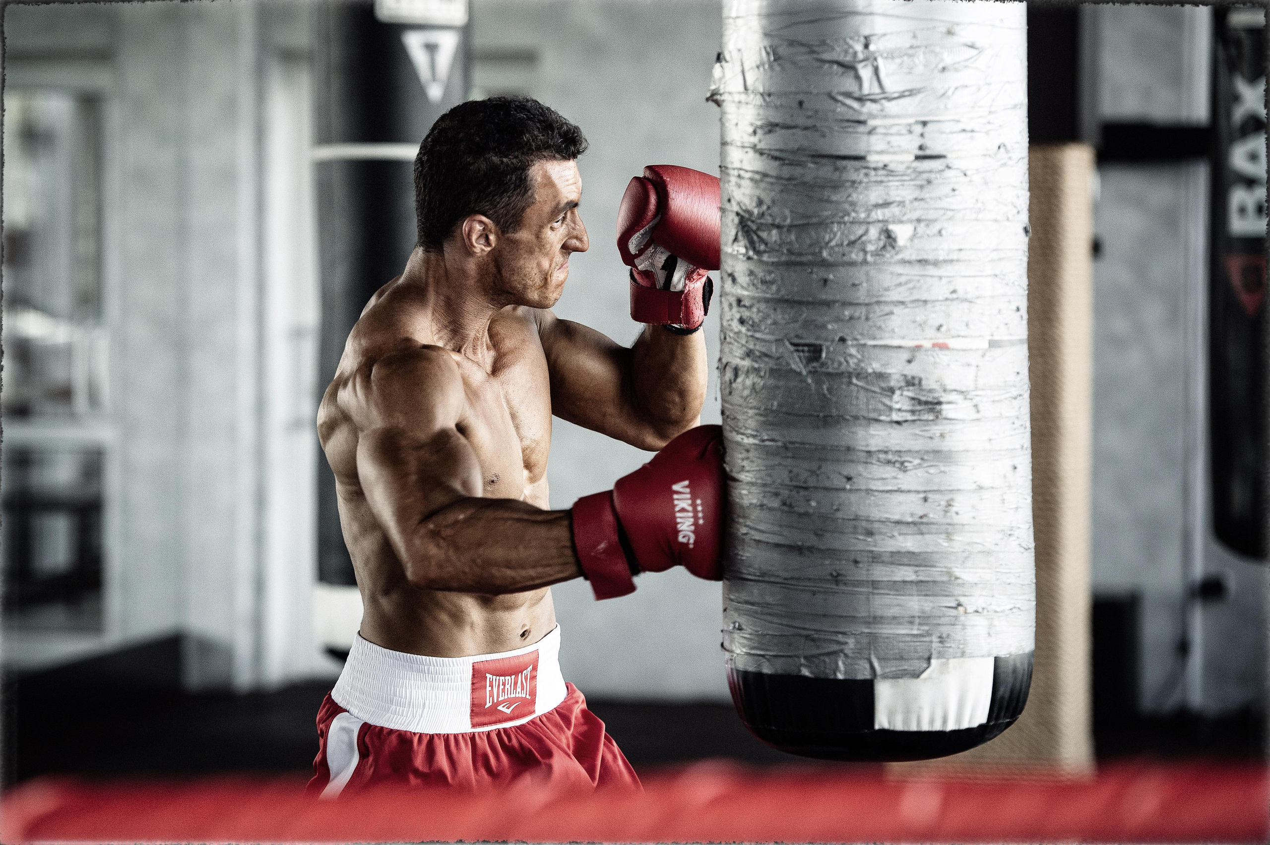 Шоумен и актер Руслан Январев. Главная