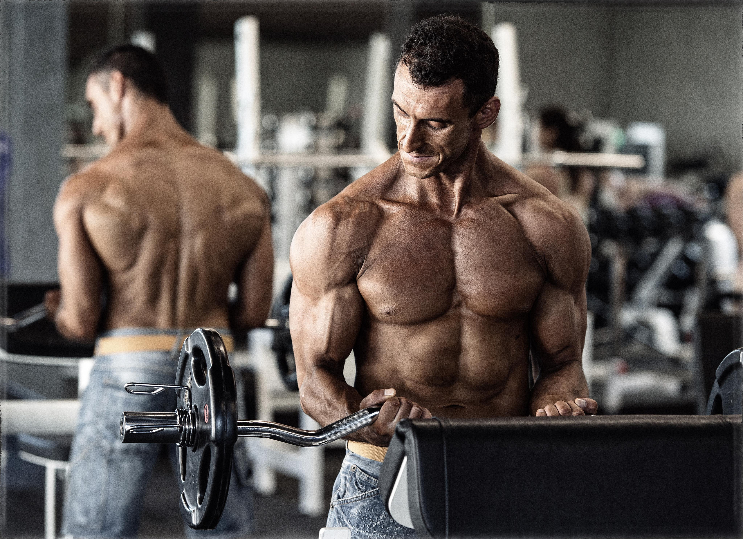 Шоумен и актер Руслан Январев. Главная