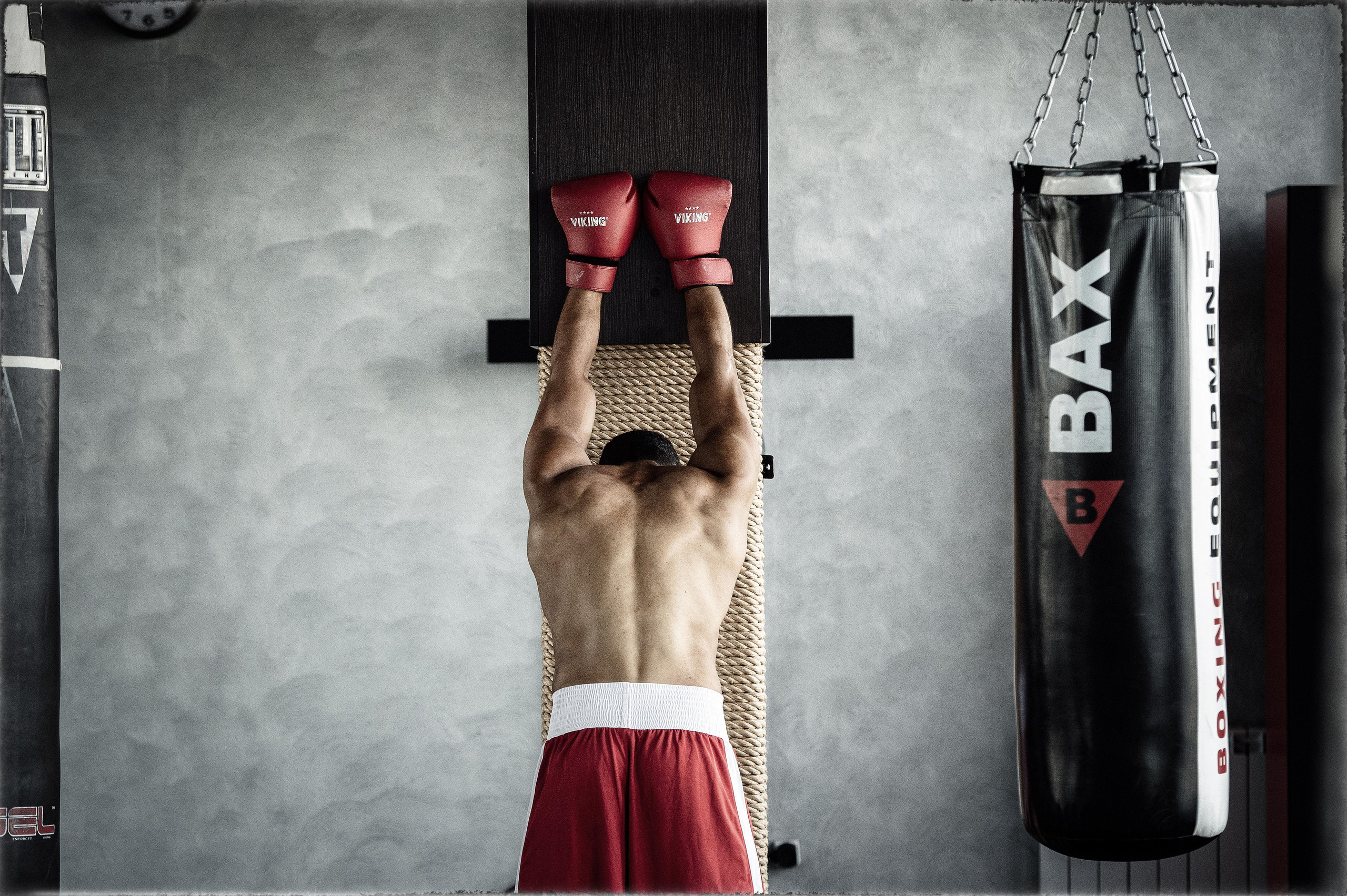 Шоумен и актер Руслан Январев. Главная