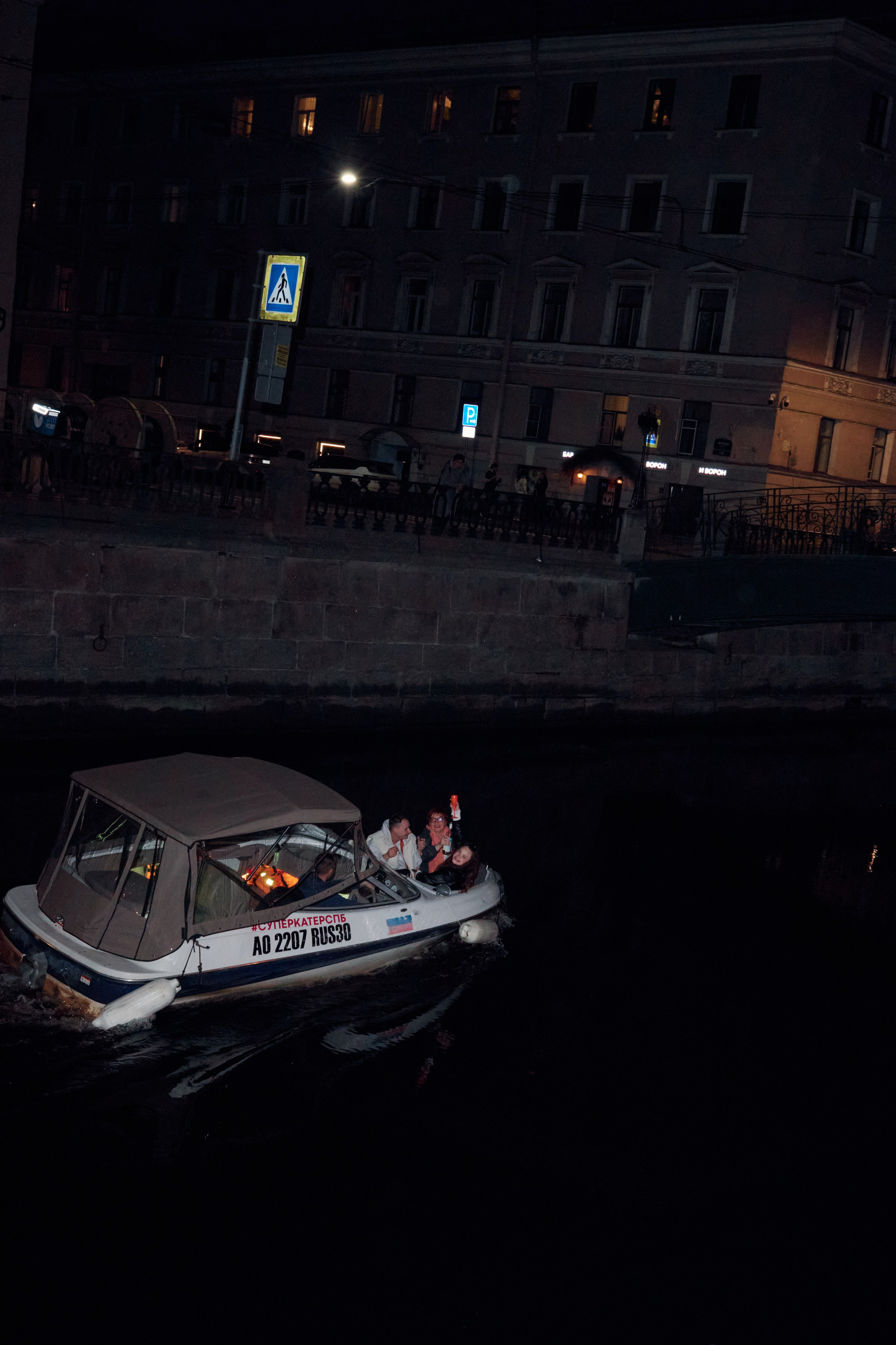 ПИФ-ПАФ Супершоп | вернисаж выставки SOBO GALLERY х ПИФ-ПАФ. Фотограф Михаил Николаев