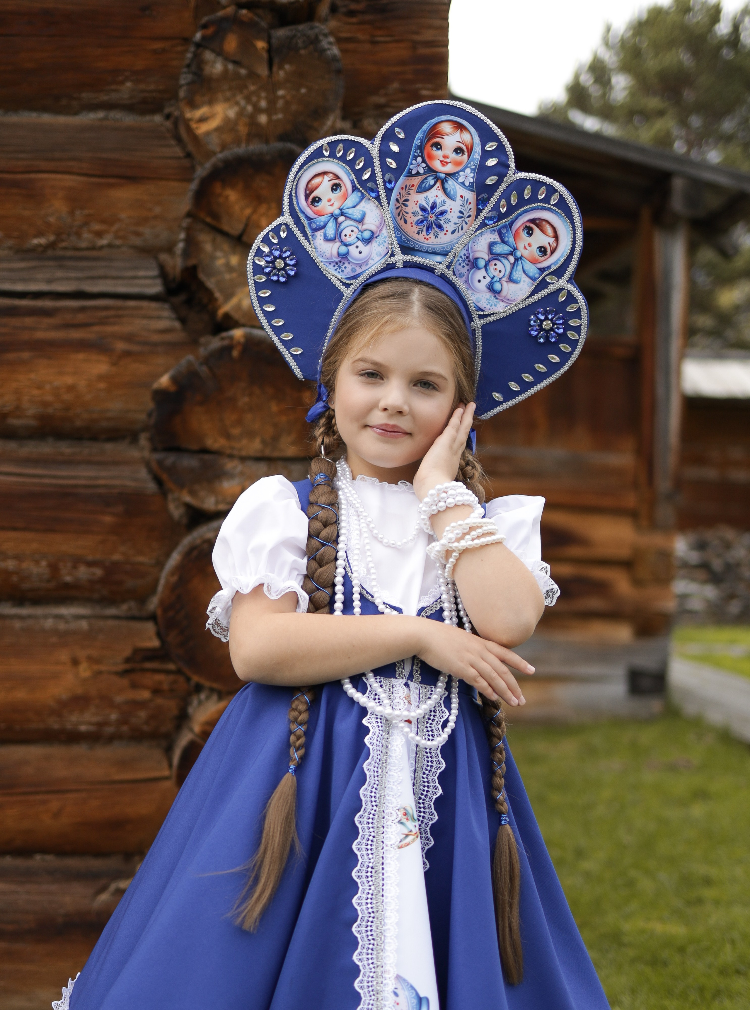 аренда наряда "Матрёшка синяя". В состав костюма входит сарафан, рубашка. Кокошник оплачивается отдельно! Стоимость проката сутки 2000р. с кокошником 2500р. рост модели на фото 128 см.