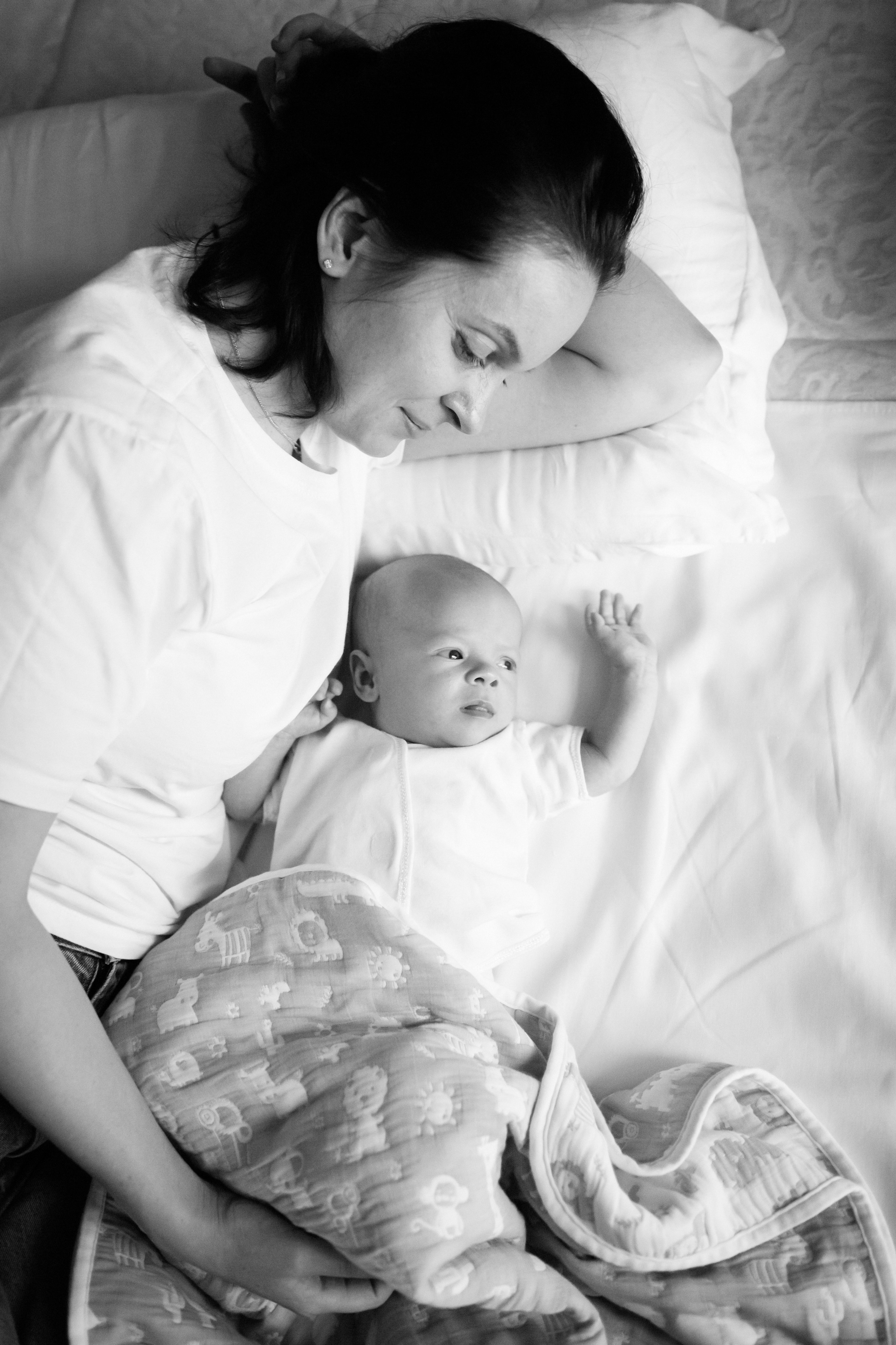 Черно-белая съемка новорожденной. Фотографы в Москве Светлана Устинова и Сергей Грачев