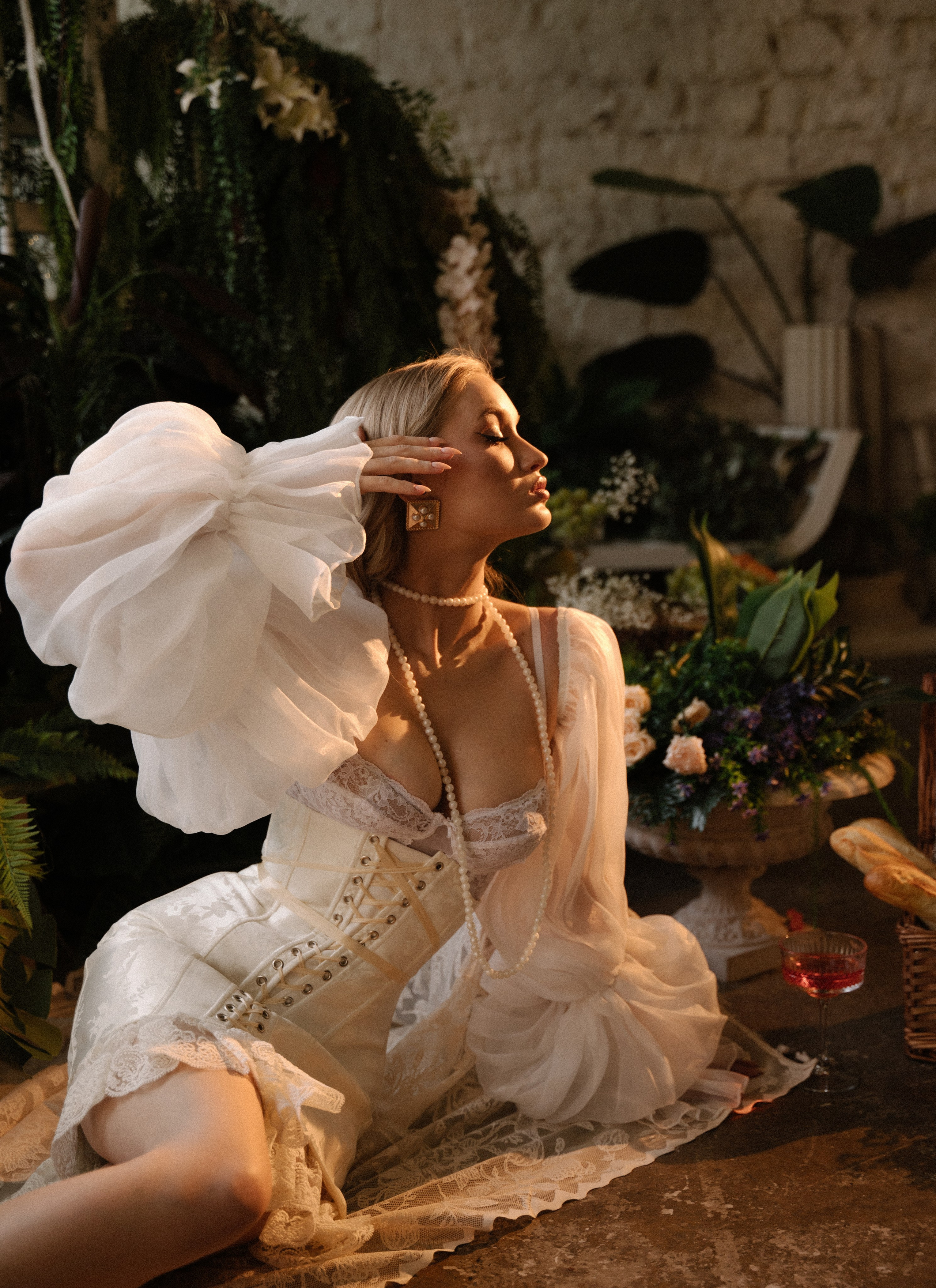 Невеста на пикнике в замке