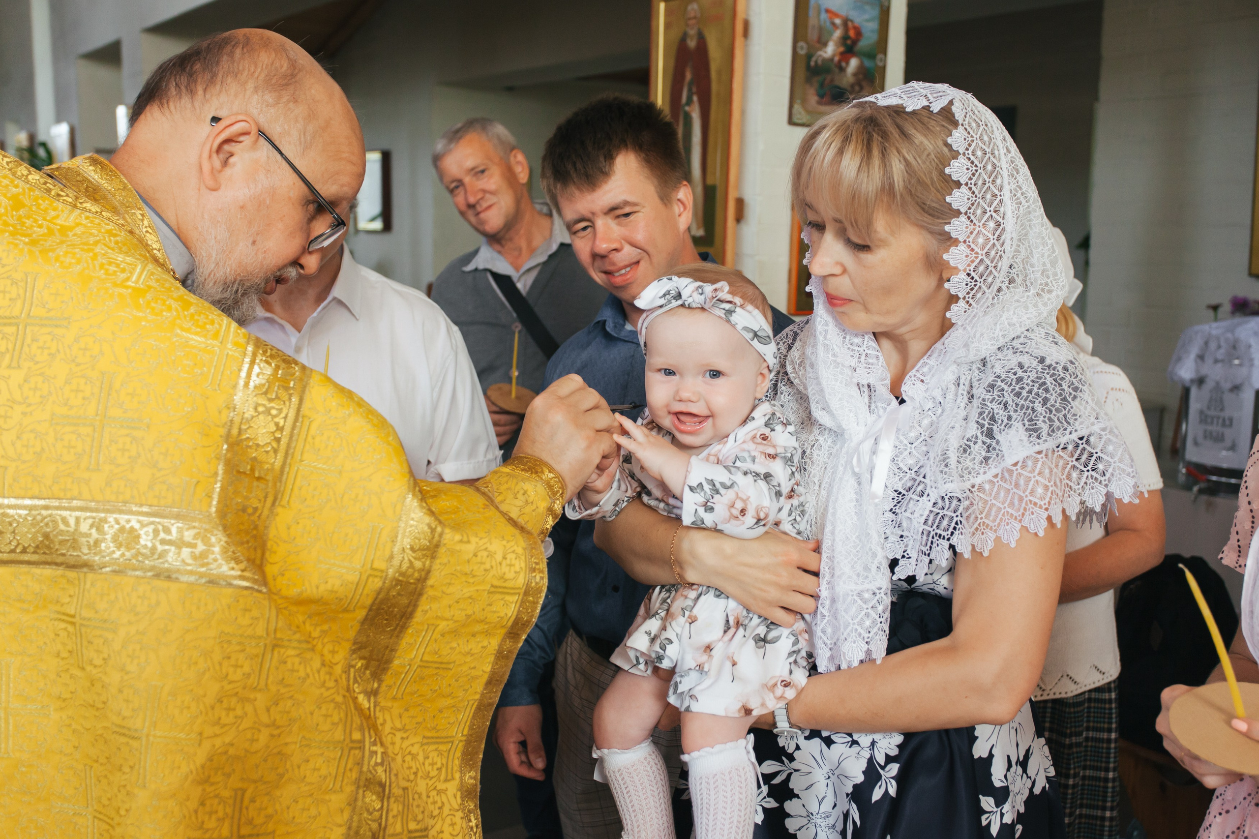 Крещение храм Сошествия святого Духа, г. Колпино. Фотограф на крещение в Санкт Петербурге