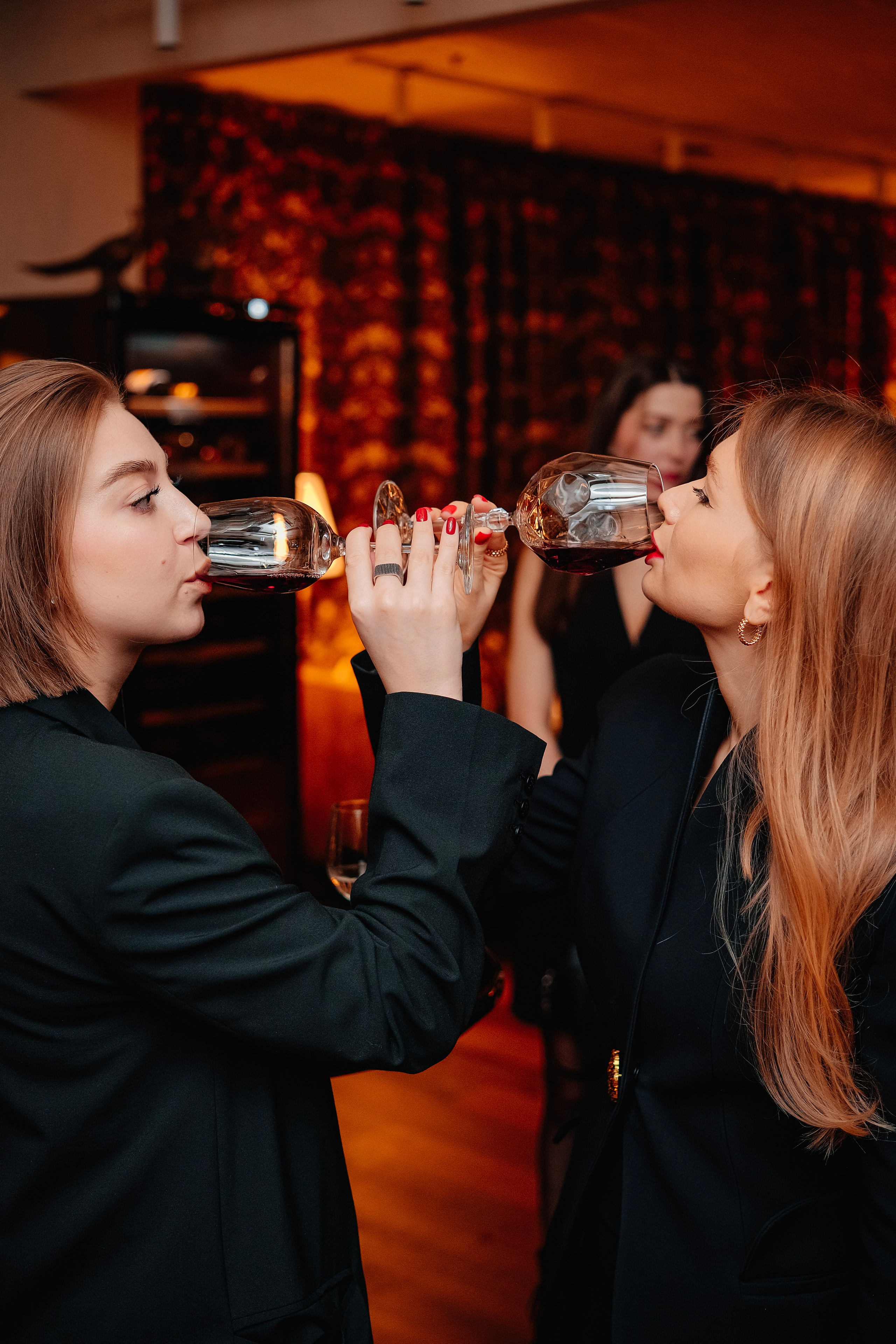 Дегустация вин в ресторане «Сварог». Репортажный и клубный фотограф Москва