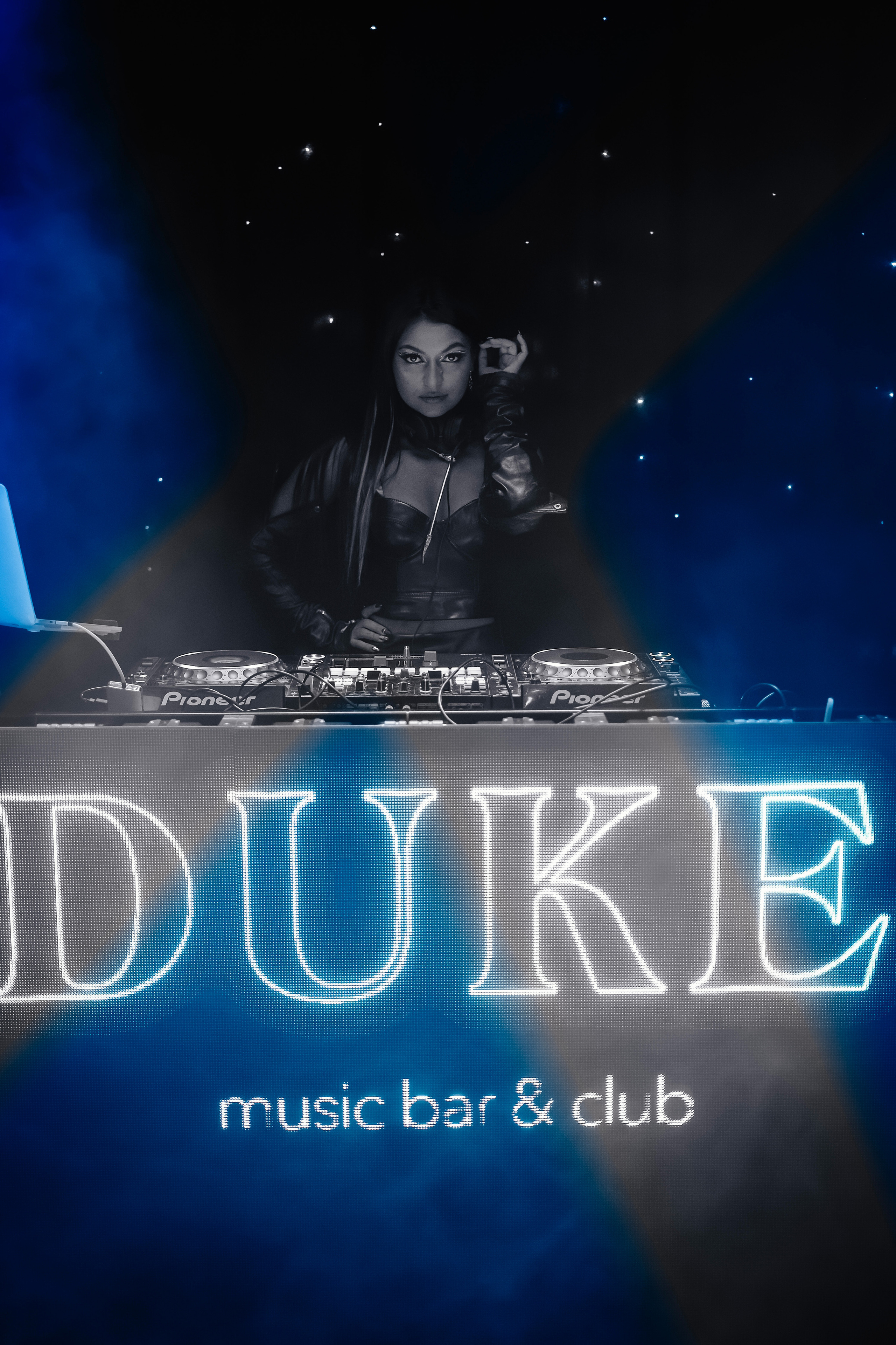 DUKE. Репортажный и клубный фотограф Москва