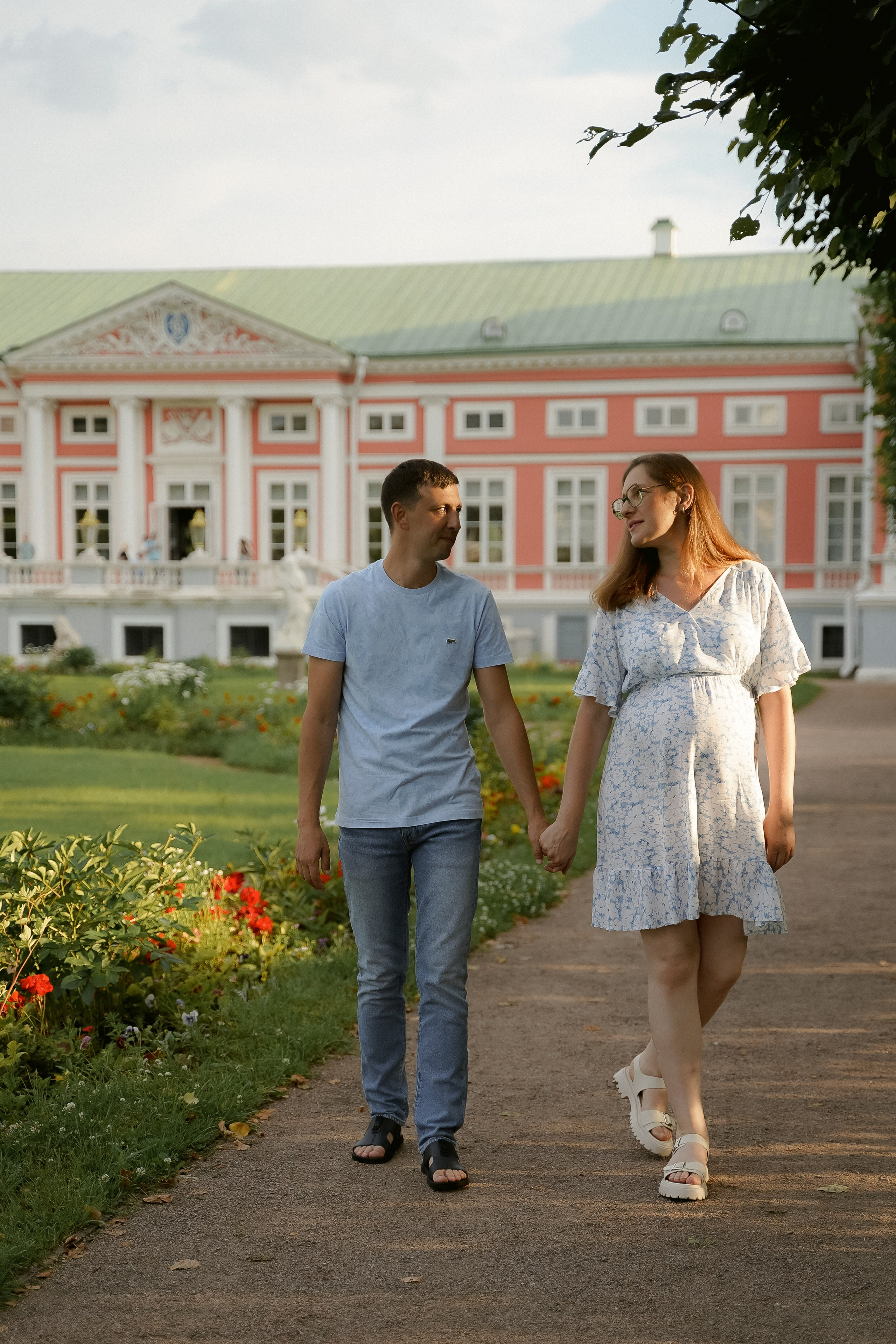 Фотосессия беременности. Прогулка в парке. Фотографы на роды в Москве. Фото и видео родов. Фотопроект «Продолжение рода»