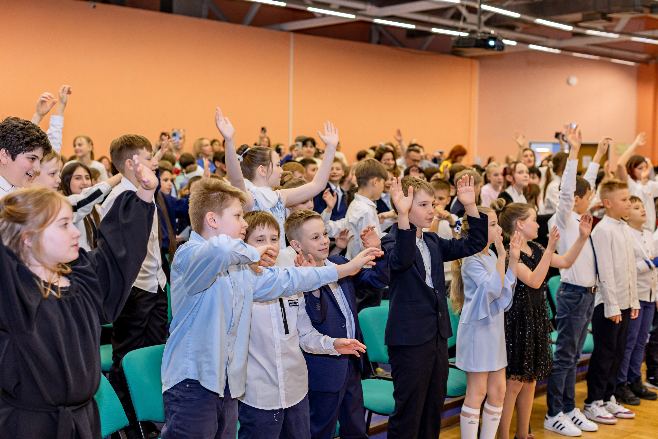 Выпускной праздник в начальной школе. Фотограф и видеограф Москва. Свадебный фотограф, видеограф. Выпускные альбомы. Оживающие альбомы