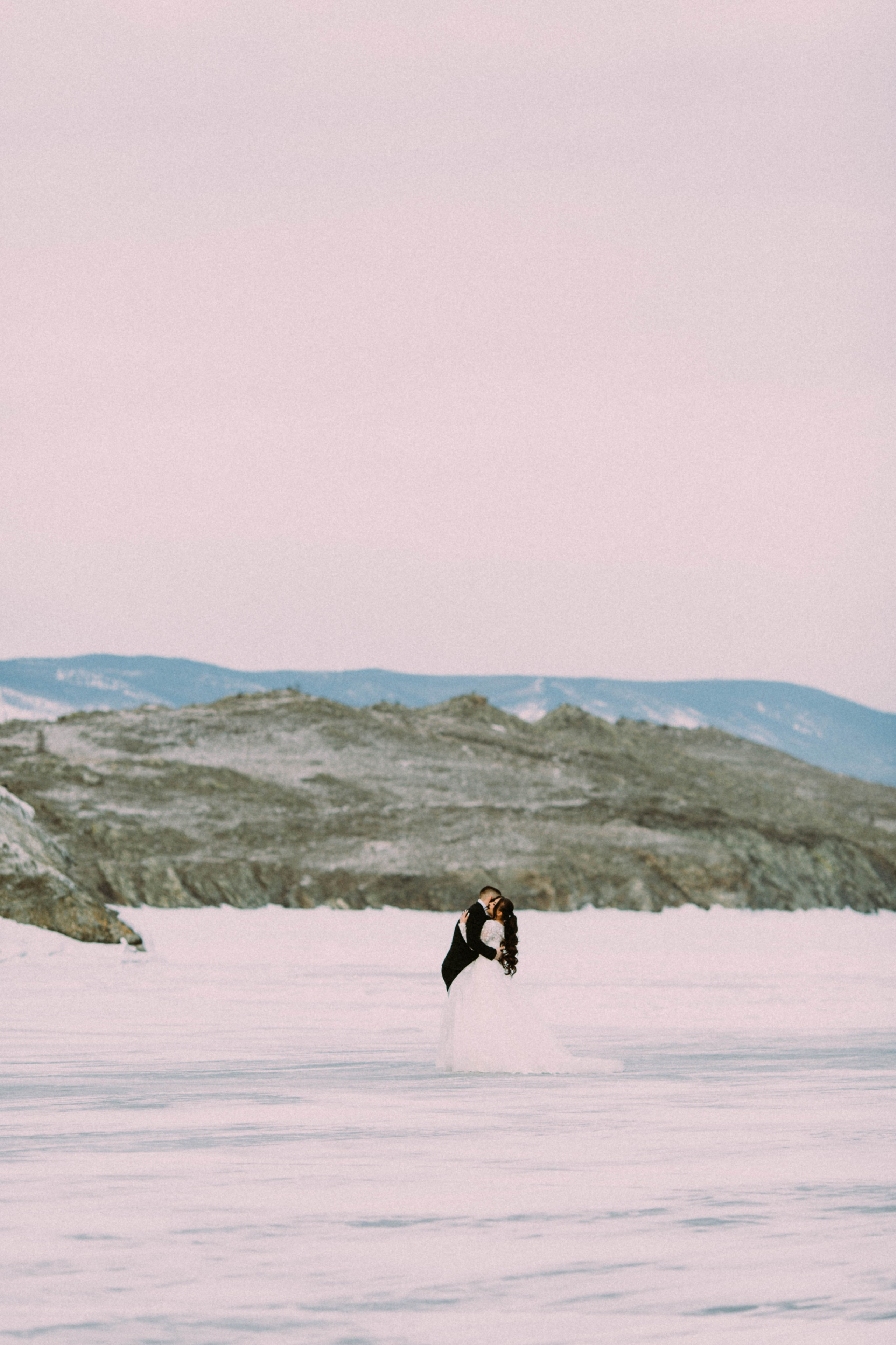 Свадебная зимняя съемка на Байкале. Главная