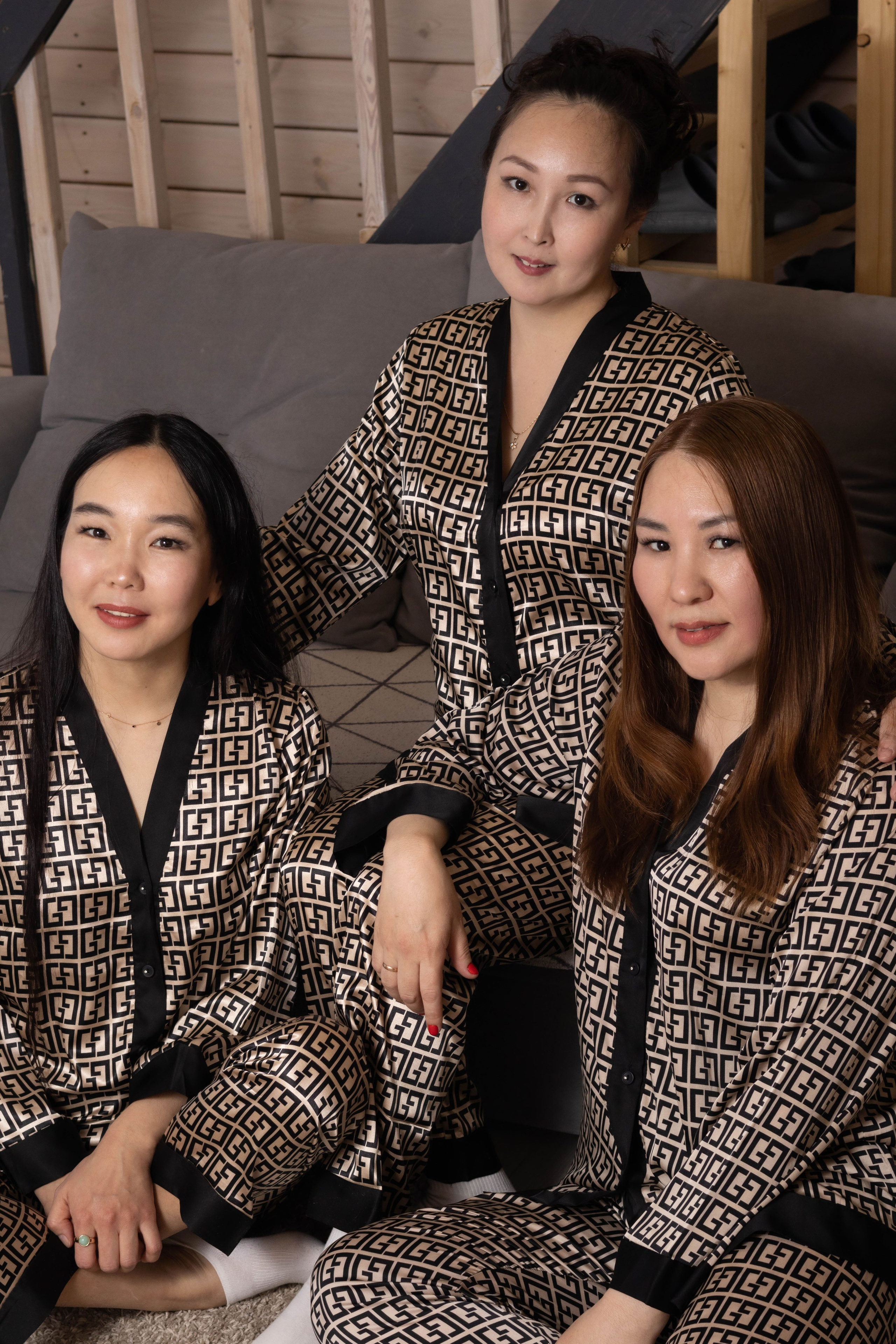 Фотосессия подруг в доме отдыха. Фотограф Якутск Зоя Николаева