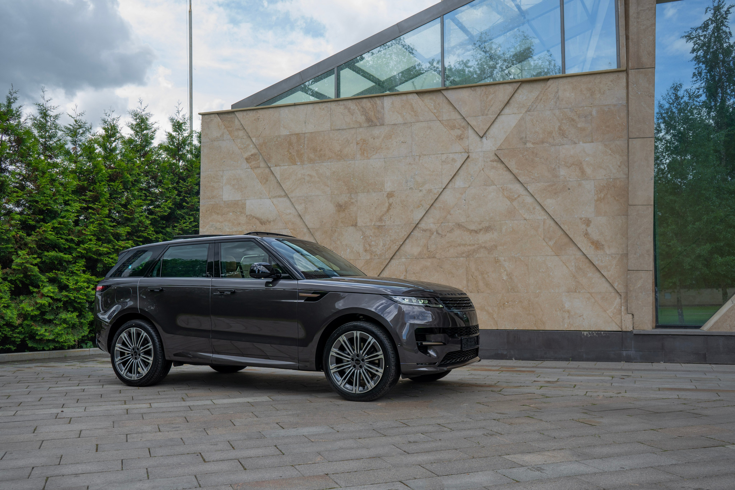 Range Rover Sport 2026. Автомобильный фотограф Ногинск Денис Городок