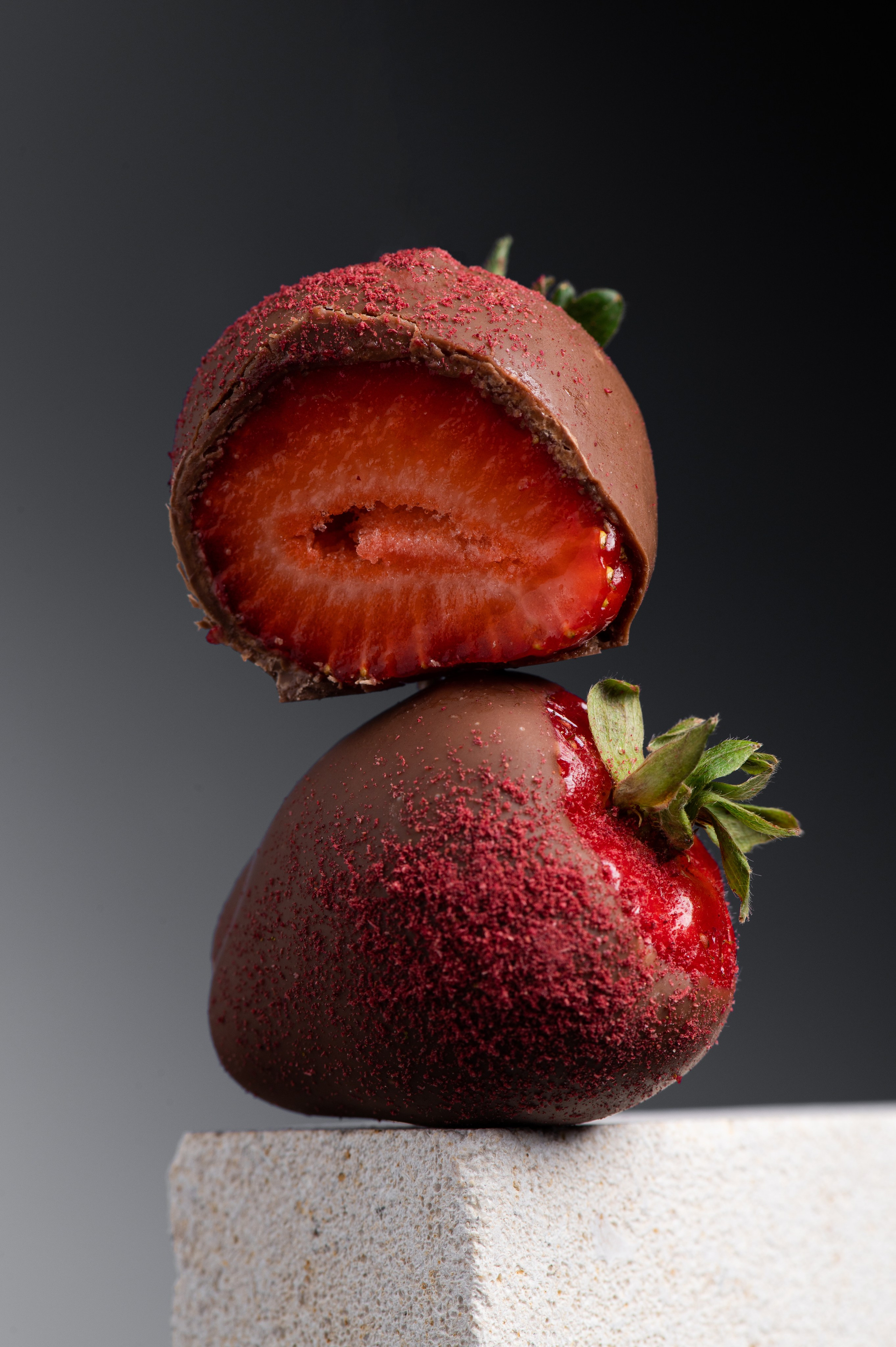 Фотографии клубники в шоколадке для социальных сетей. Предметный и фуд-фотограф в Москве Мария Гладких