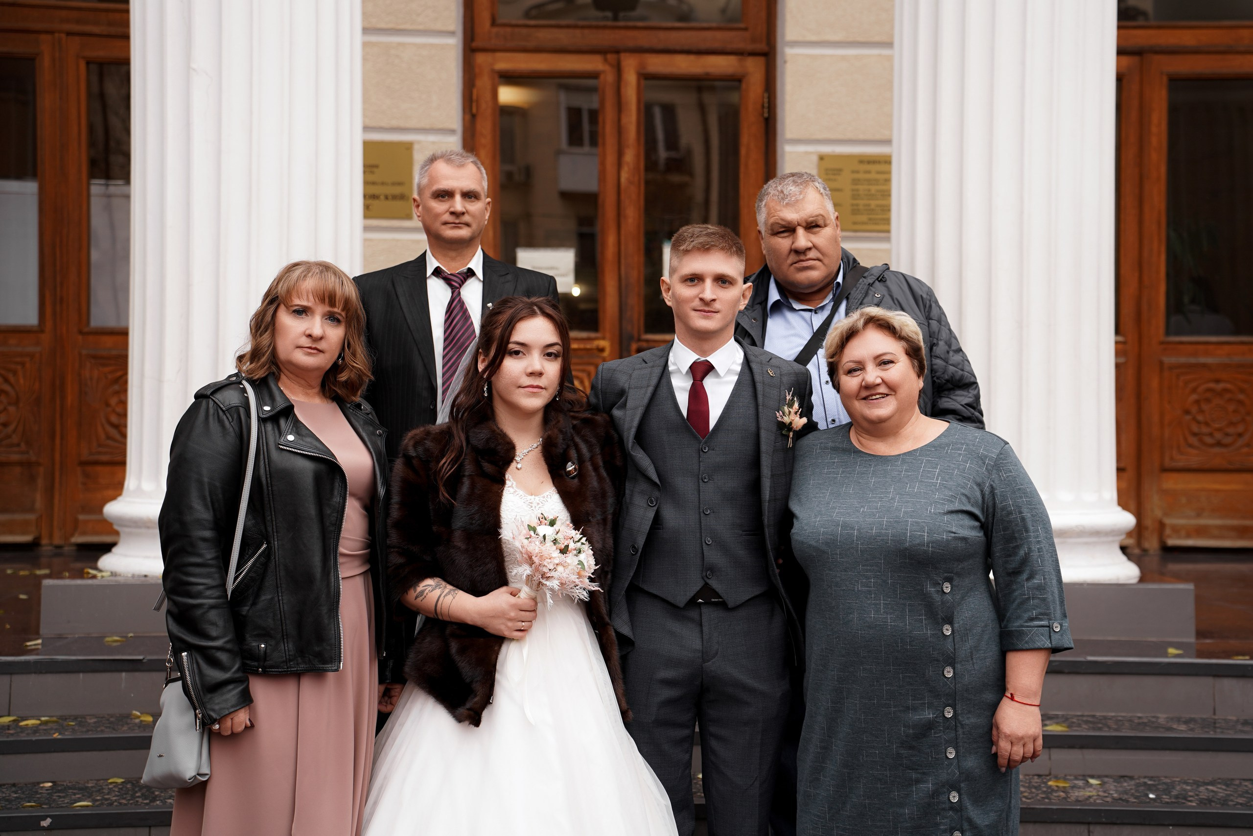 Свадебная фотосессия в Кировском ЗАГСе в Ростове-на-Дону. Фотограф Алёна Чёботова. Свадебный фотограф в Ростове-на-Дону. Таинство Крещения и Венчания, семейные фотосессии. Алёна Чёботова