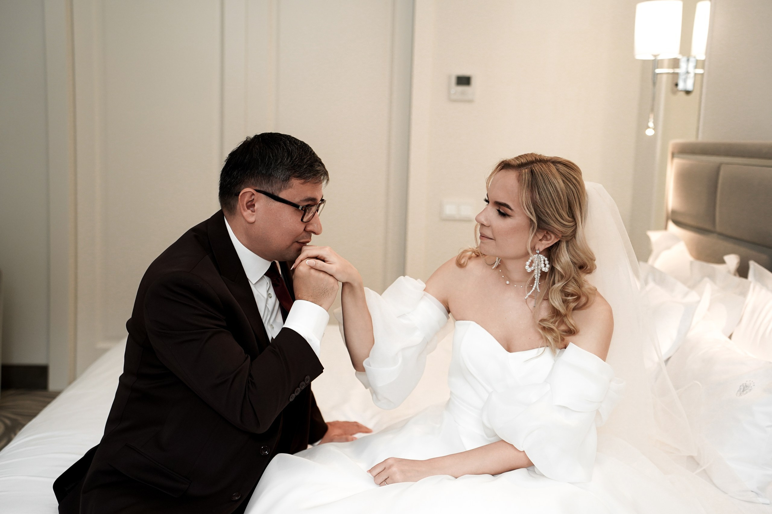 Свадебная фотосессия «4 часа». Отель Резиденция в Ростове-на-Дону. Кадры молодоженов на природе. Фотосессия банкета 1 час. Свадебный фотограф в Ростове-на-Дону. Таинство Крещения и Венчания, семейные фотосессии. Алёна Чёботова