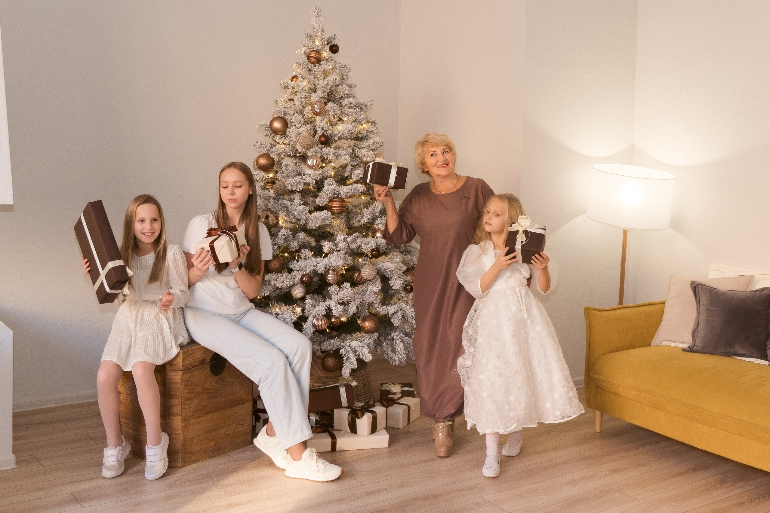 Бабушка и внуки. Nadia Fay