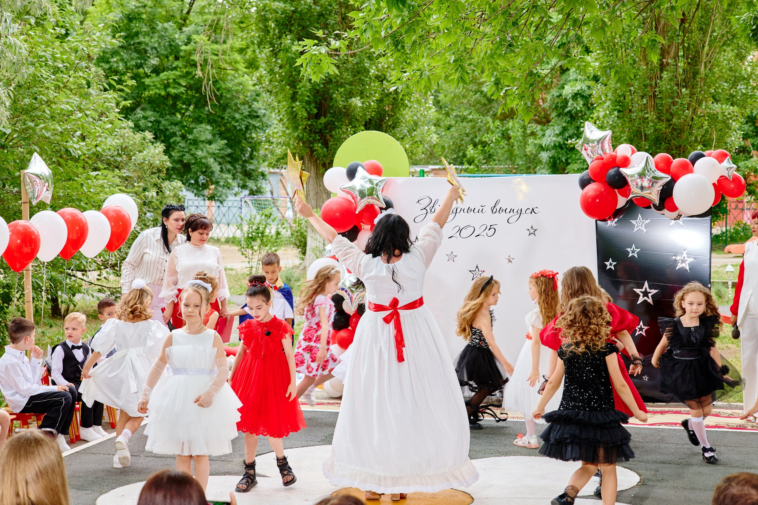 Выпускной 45 сад. Фотограф Выпускные альбомы Таганрог Сергей Коробченко
