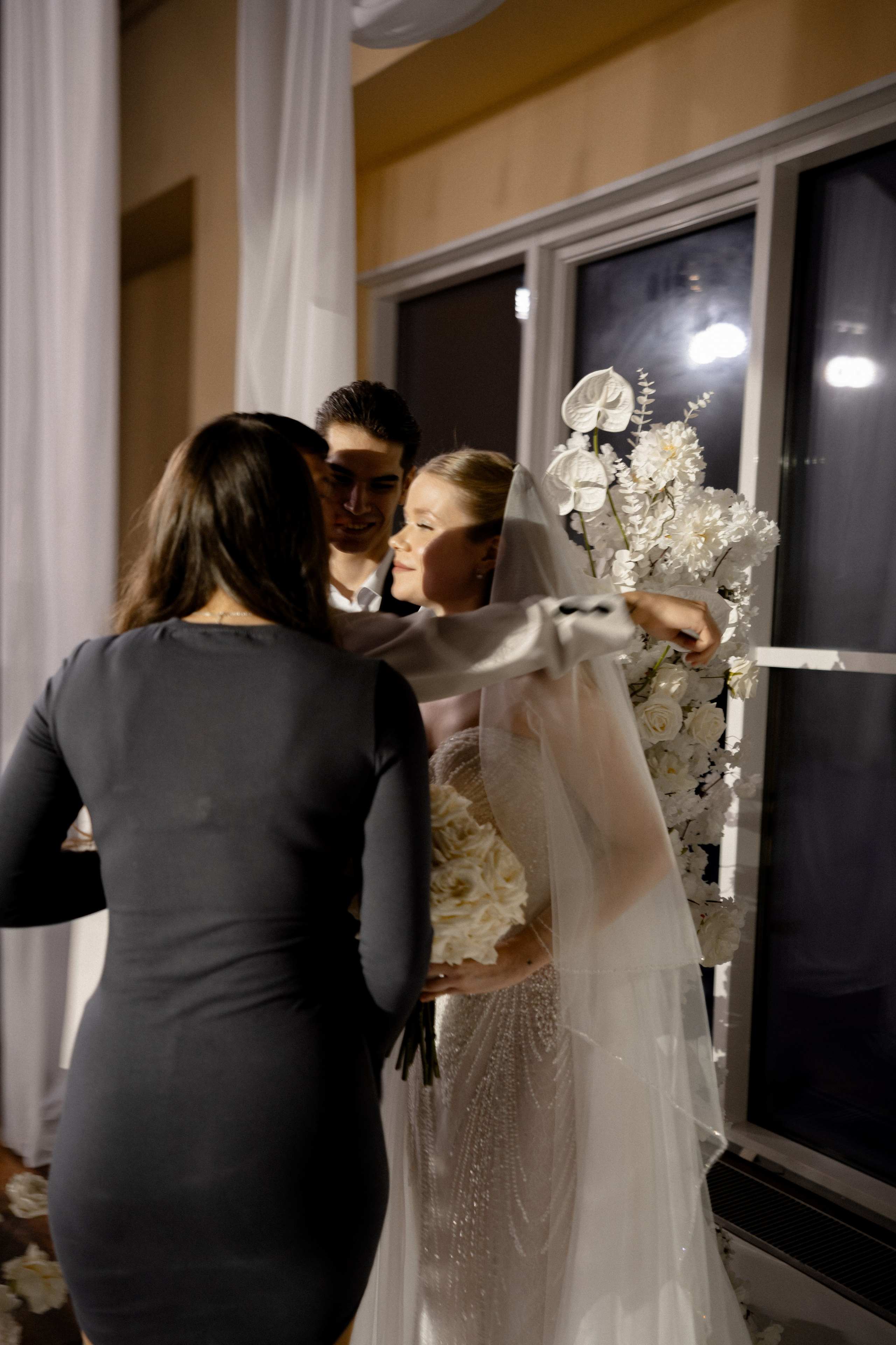 СВАДЕБНАЯ СЬЕМКА СБОРОВ В ОТЕЛЕ И ВЫЕЗД НА ЦЕРЕМОНИЮ (СНЯТО В СИБИРЕ В НИЖНЕВАРТОВСКЕ). Профессиональный фотограф, Санкт-Петербург — Виктория Богомолова