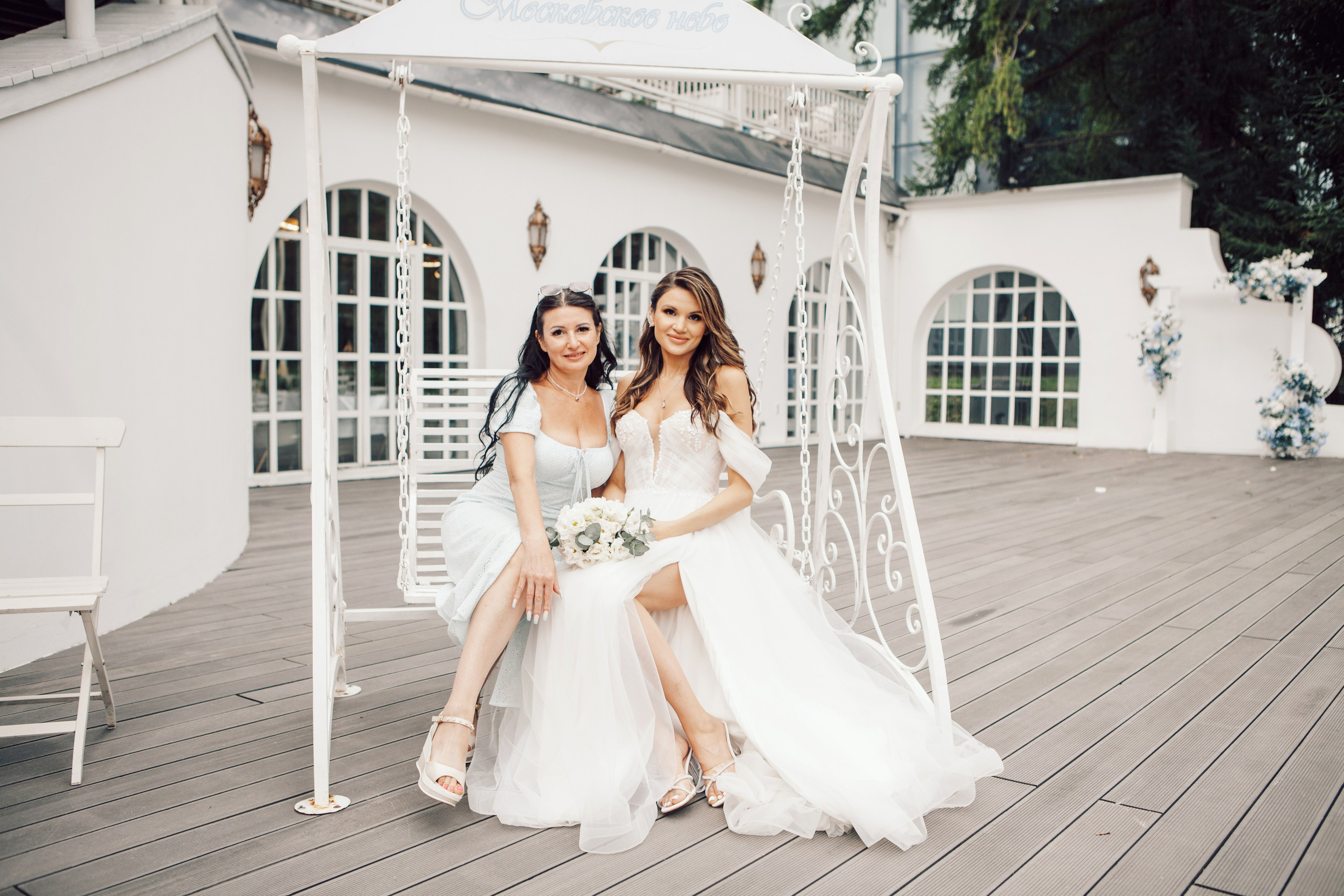 Молодожены в павильоне космонавтики и авиации №34 на вднх и в ресторане московское небо. Фотограф Ольга Ефремова