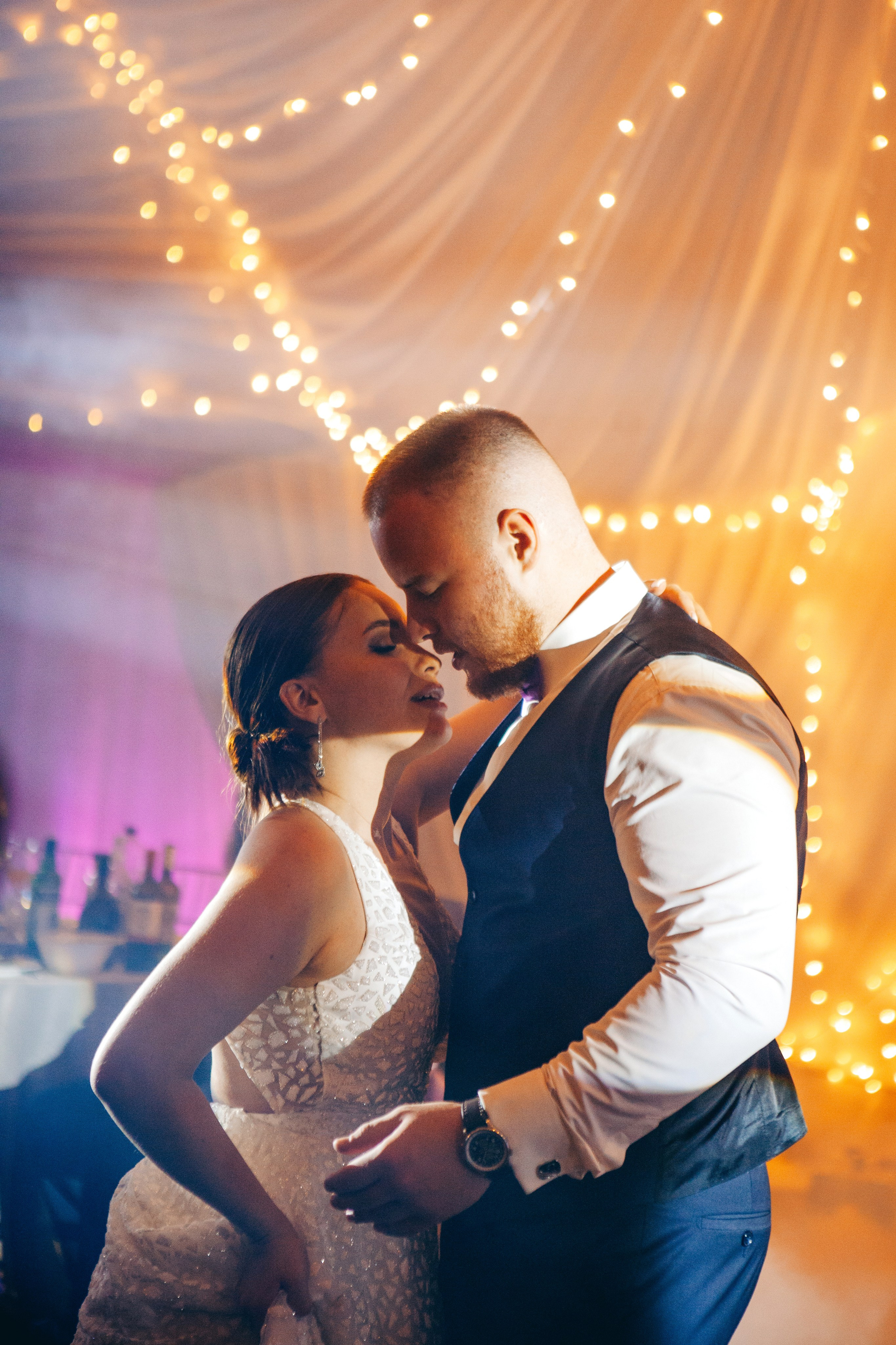 Свадебная фотосессия в отеле hartwell hotel и на патриарших прудах. Фотограф Ольга Ефремова