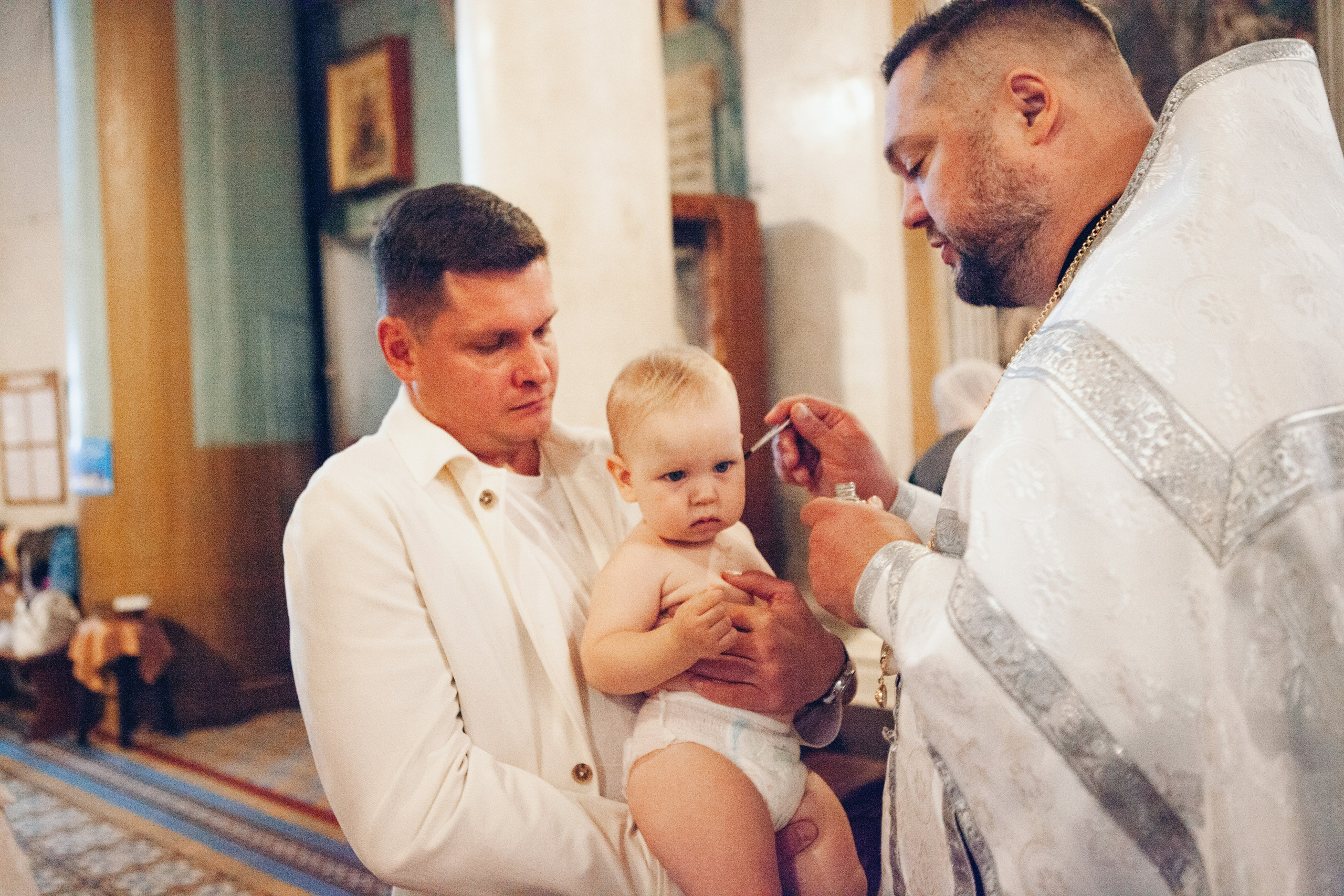 Крещение ребенка в церкви. Фотограф Ольга Ефремова